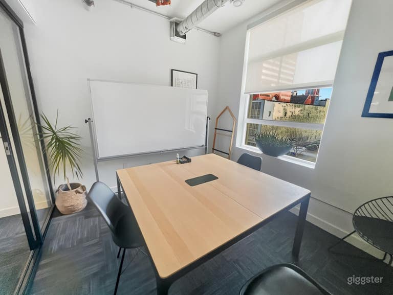  Executive Private Boardroom 