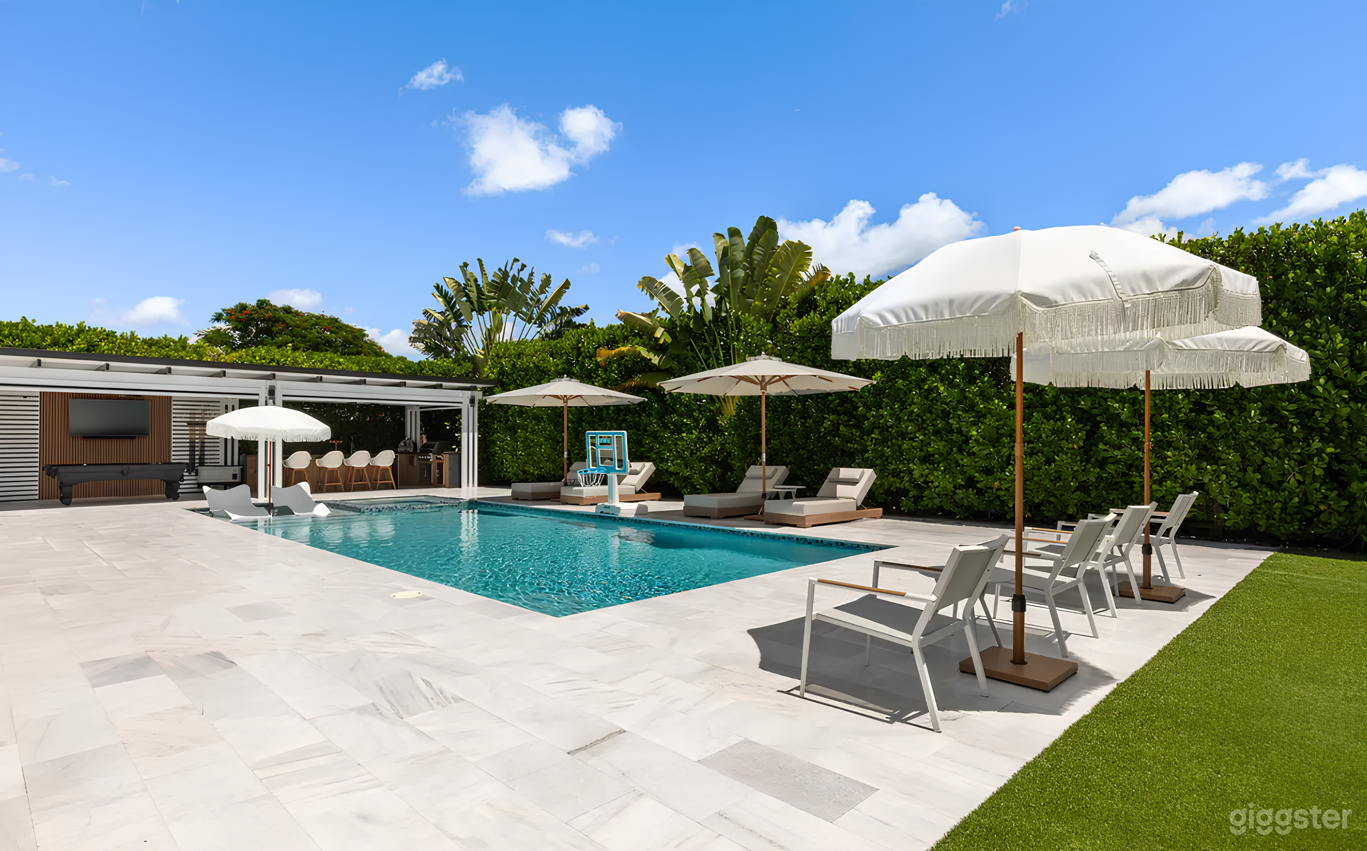 Stylish Resort-Style Pool Photo 2