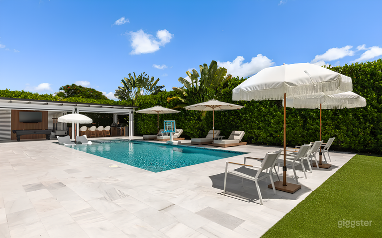  Stylish Resort-Style Pool 