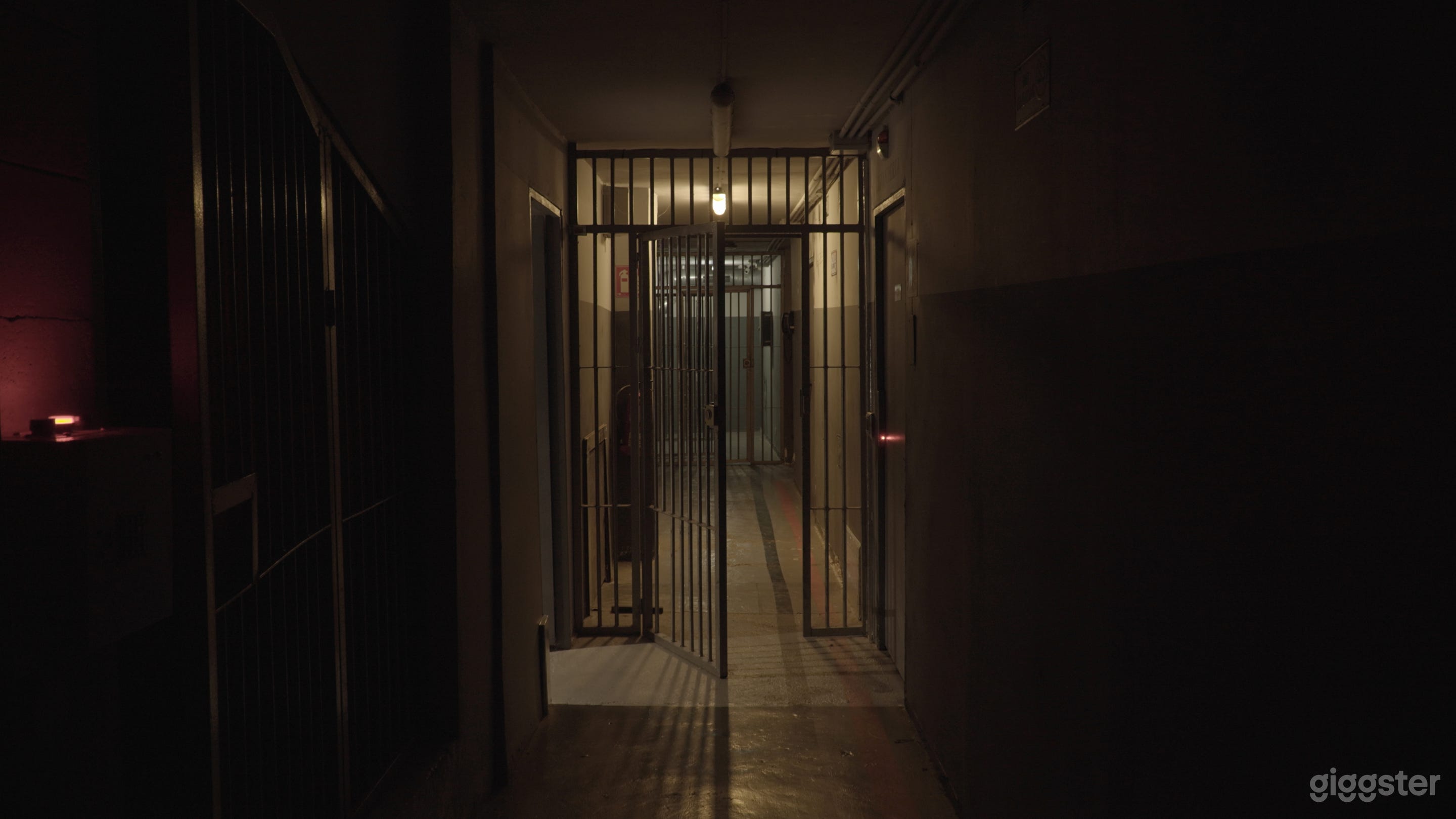 Prison Escape Room Photo 1