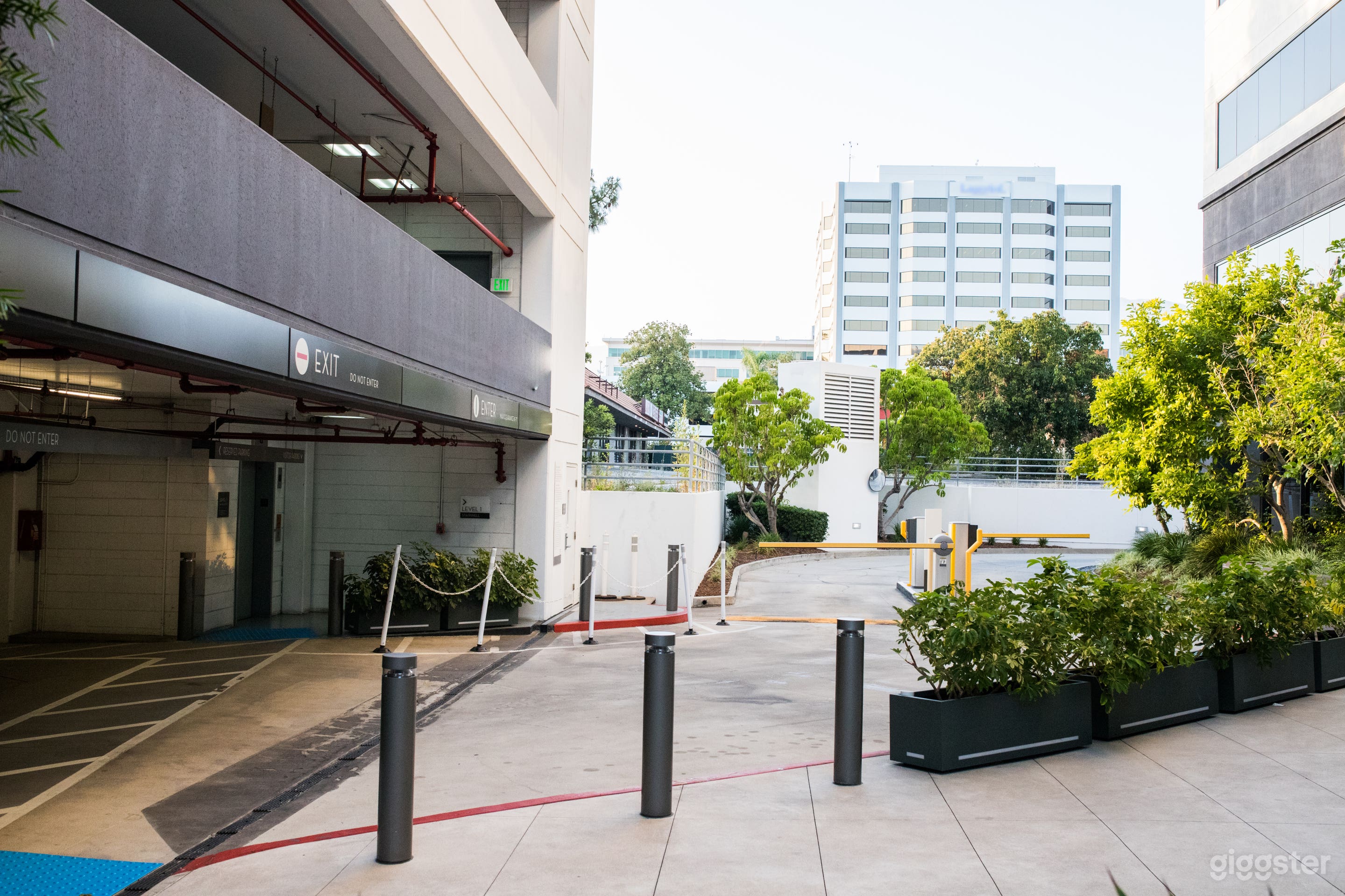 Nola 35 Garage  Photo 1