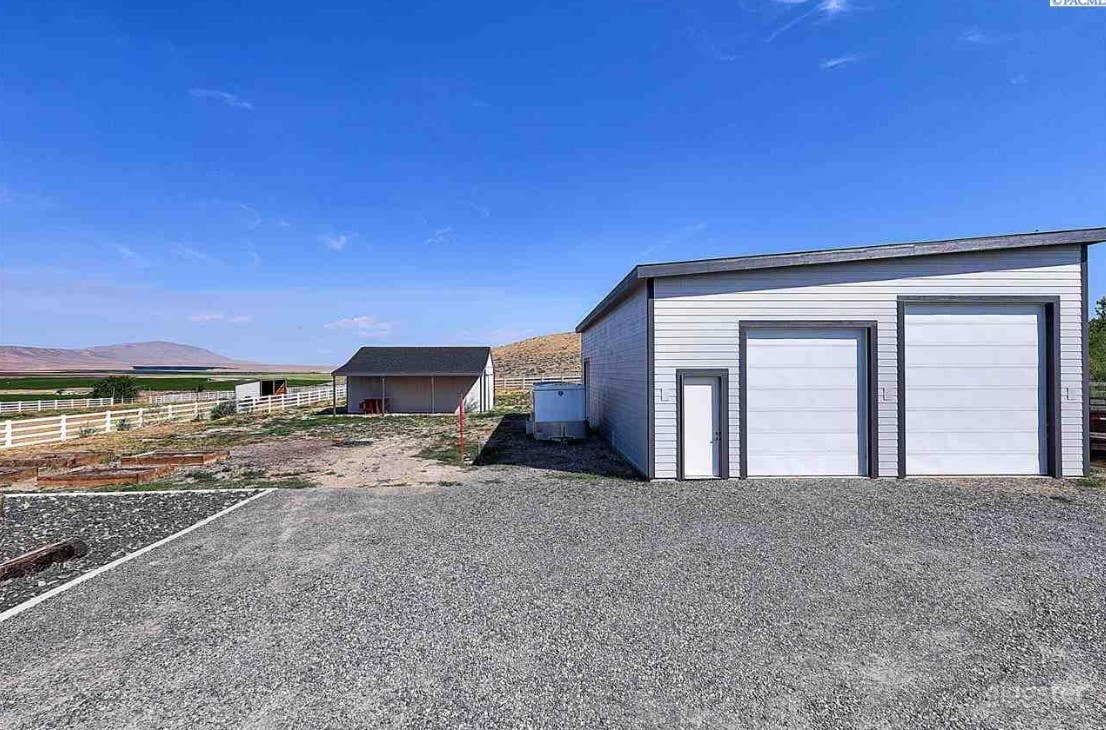 Elegant Pool Escape at The Modern Oasis Photo 3