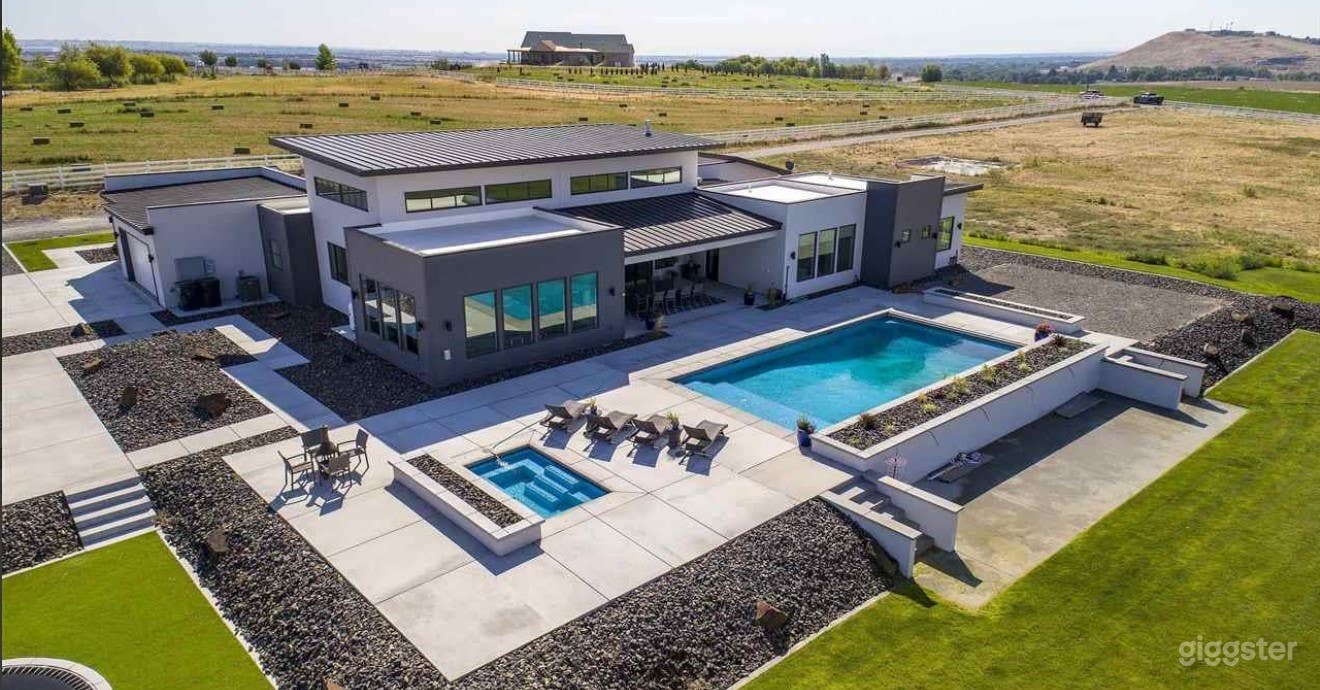 Elegant Pool Escape at The Modern Oasis Photo 4