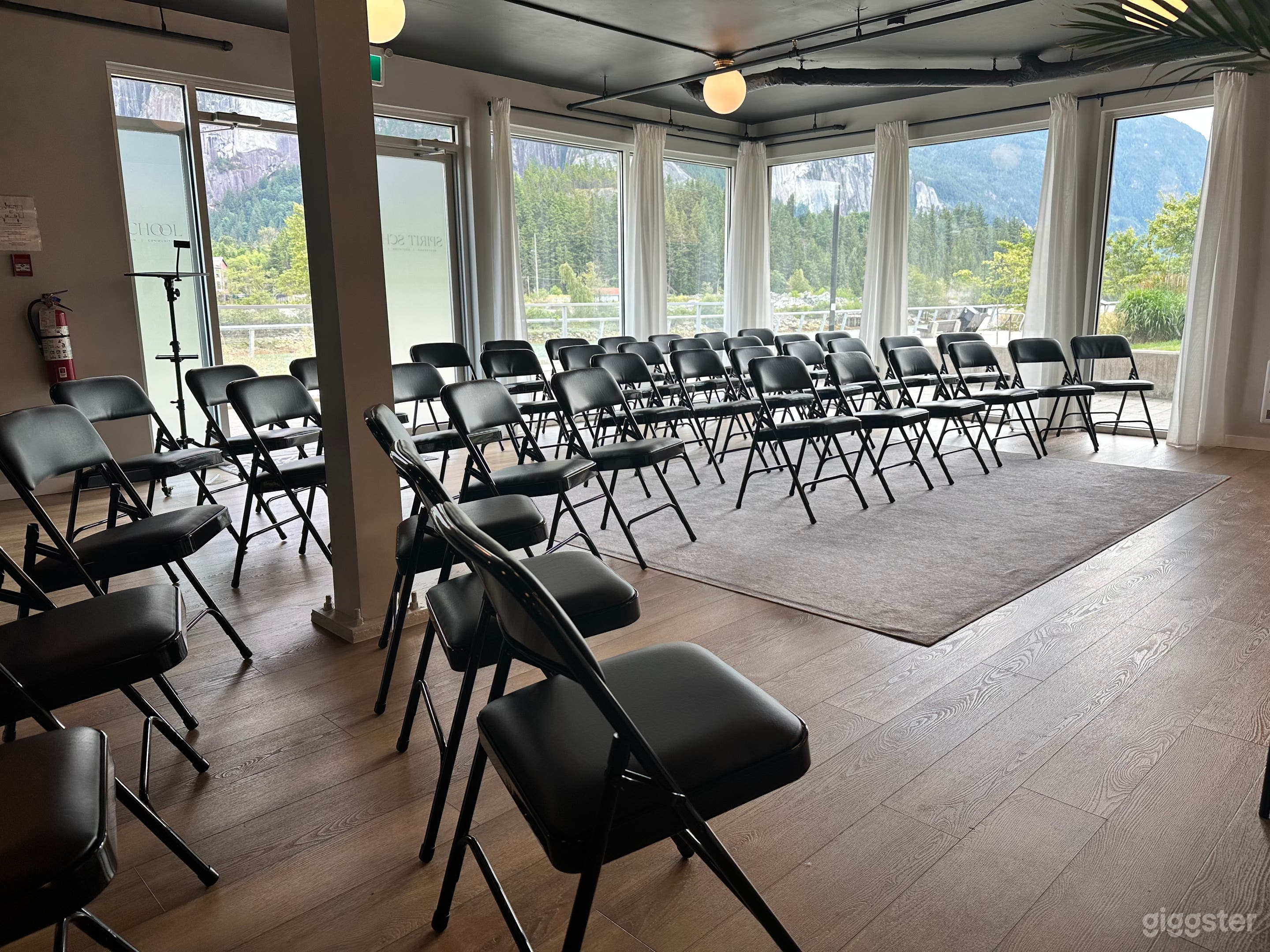 Beautiful Event/Retreat Location On Waterfront  Photo 2