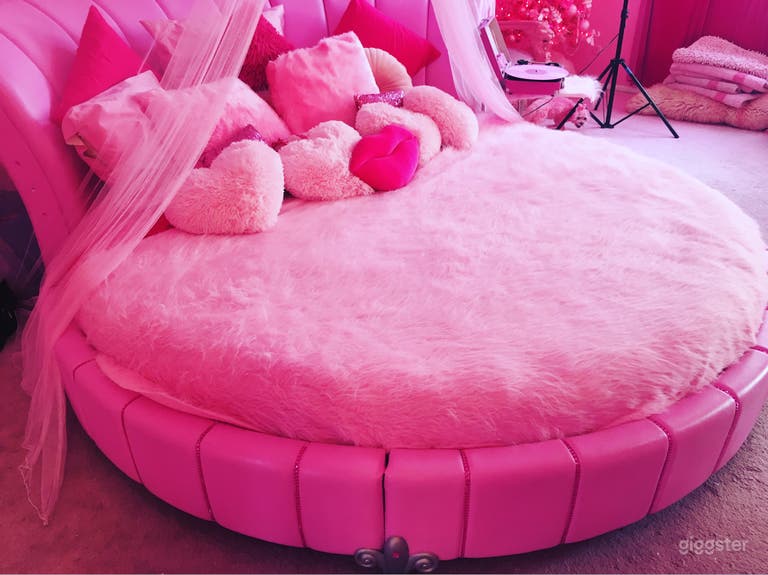  round bed at The Pink Palace.  