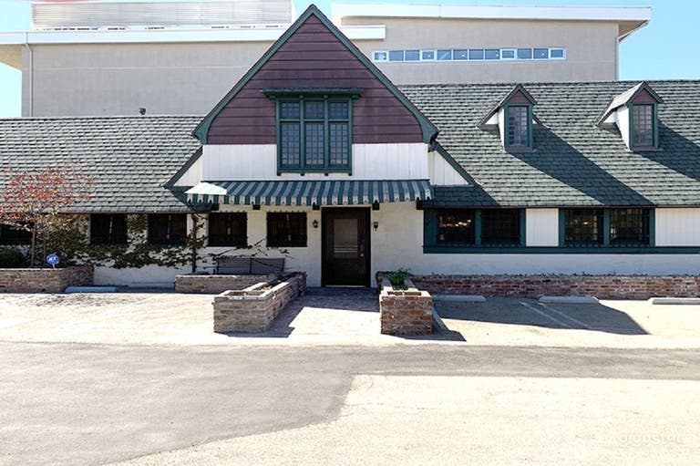  Restored Mid-City Irish Pub 