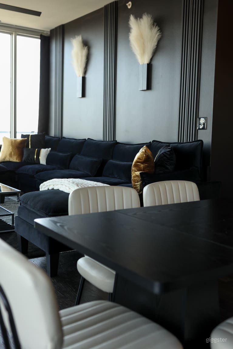  Penthouse Oasis W/ Wrap-Around Balcony & Stunning 