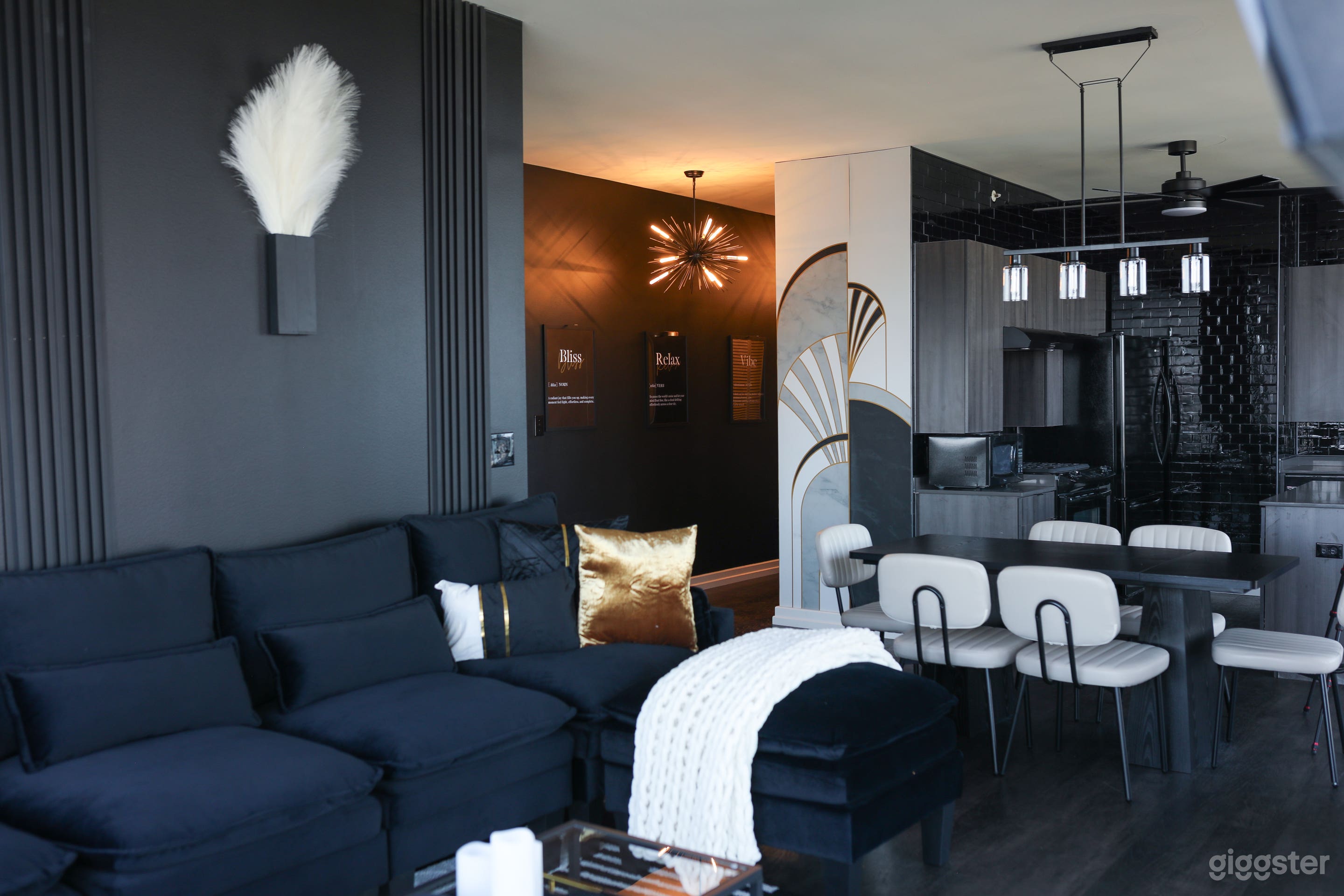 Penthouse Oasis W/ Wrap-Around Balcony &amp; Stunning Photo 3