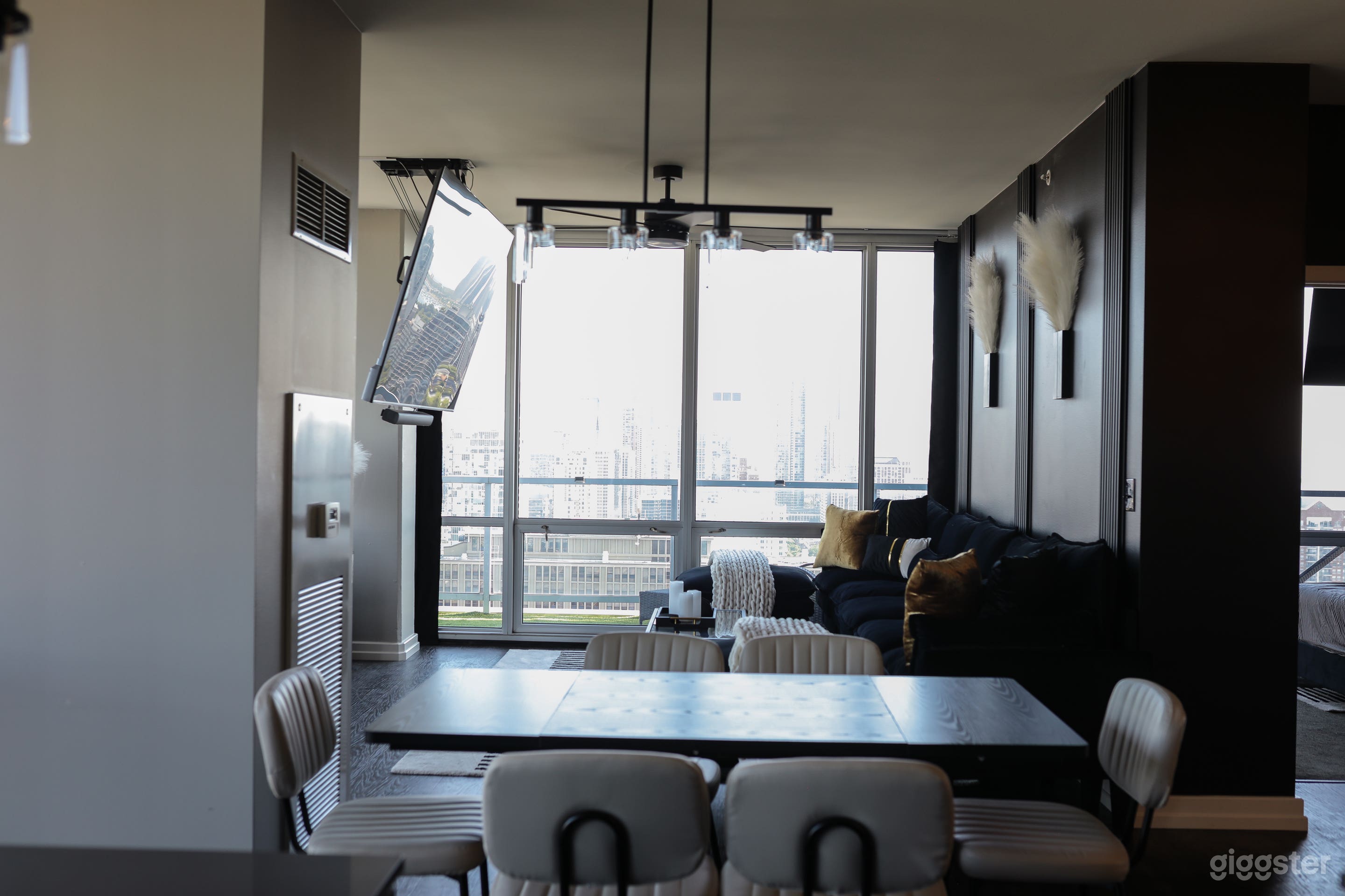 Penthouse Oasis W/ Wrap-Around Balcony &amp; Stunning Photo 4