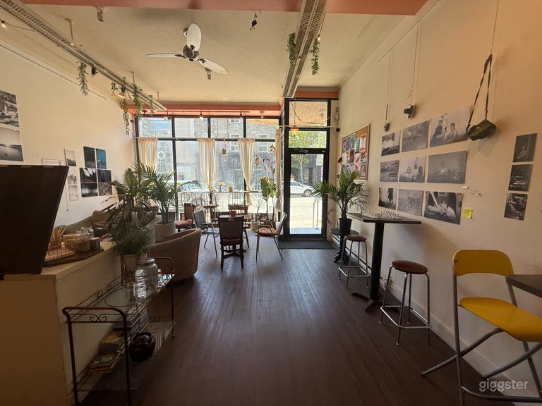  Café shop in the heart of the Plateau 