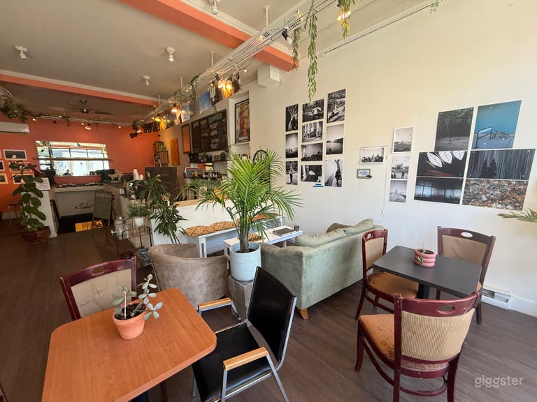  Café shop in the heart of the Plateau 