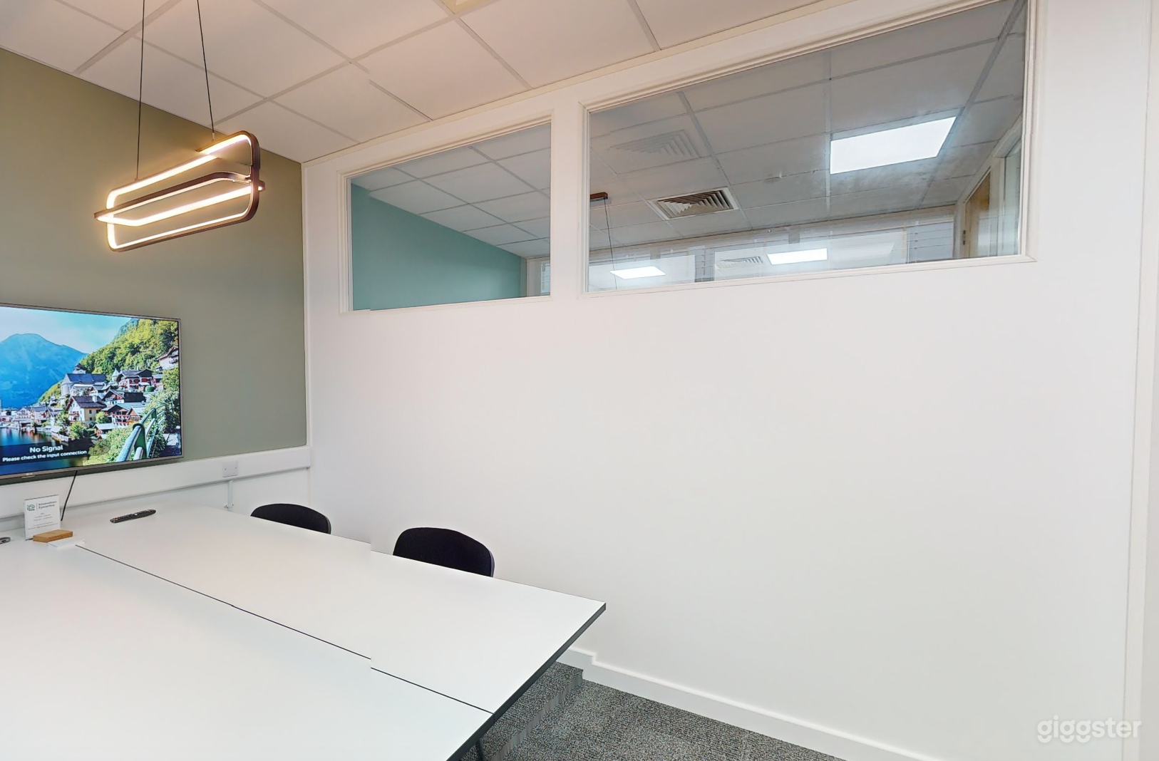 Modern Meeting Room 3 in Cambridge Photo 3