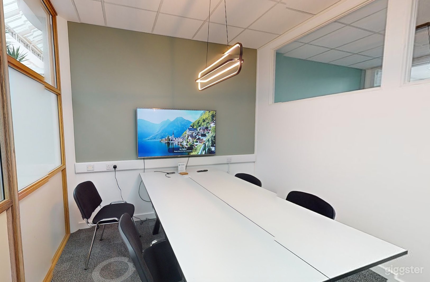 Modern Meeting Room 3 in Cambridge Photo 2