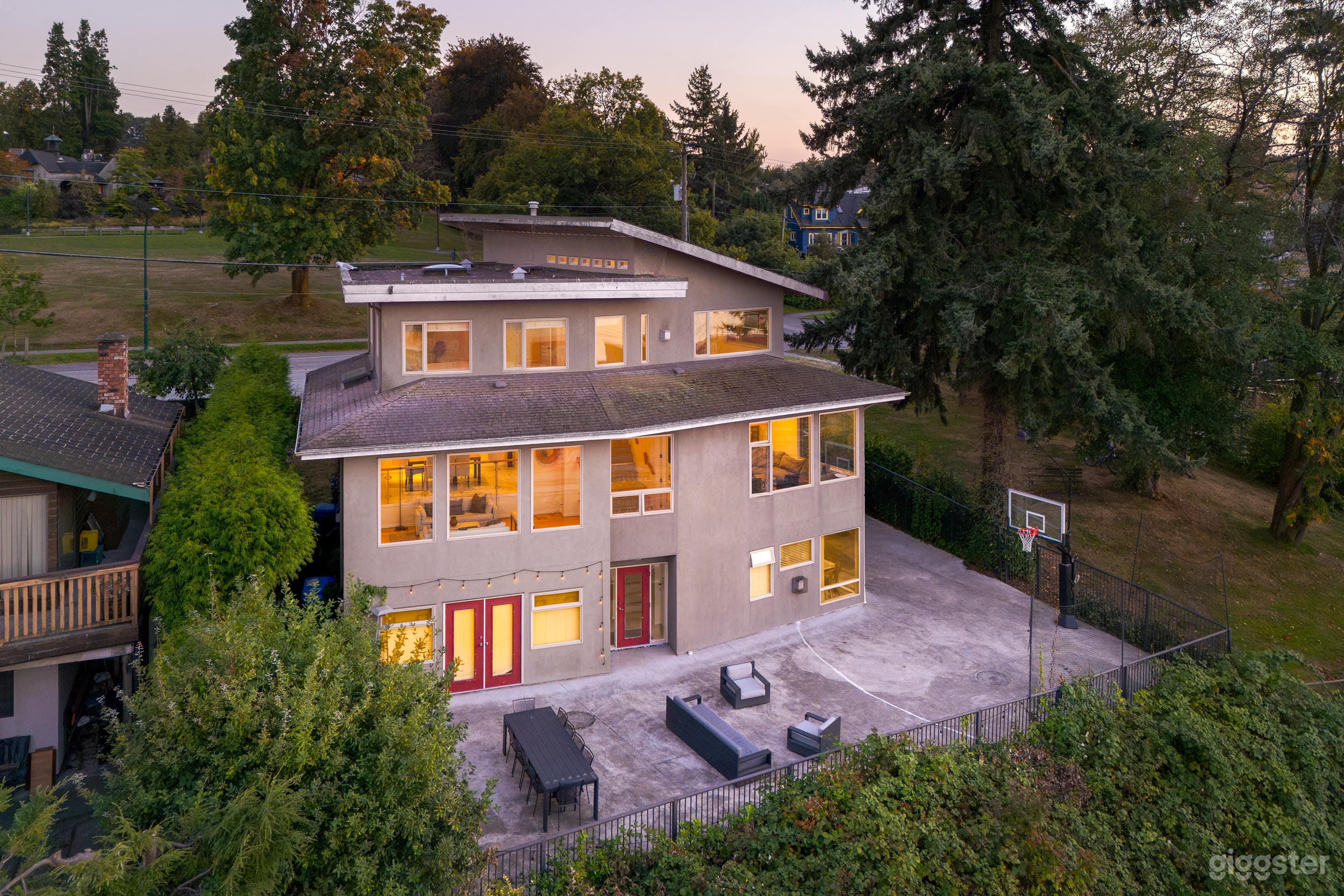 WATERFRONT HOME Photo 4