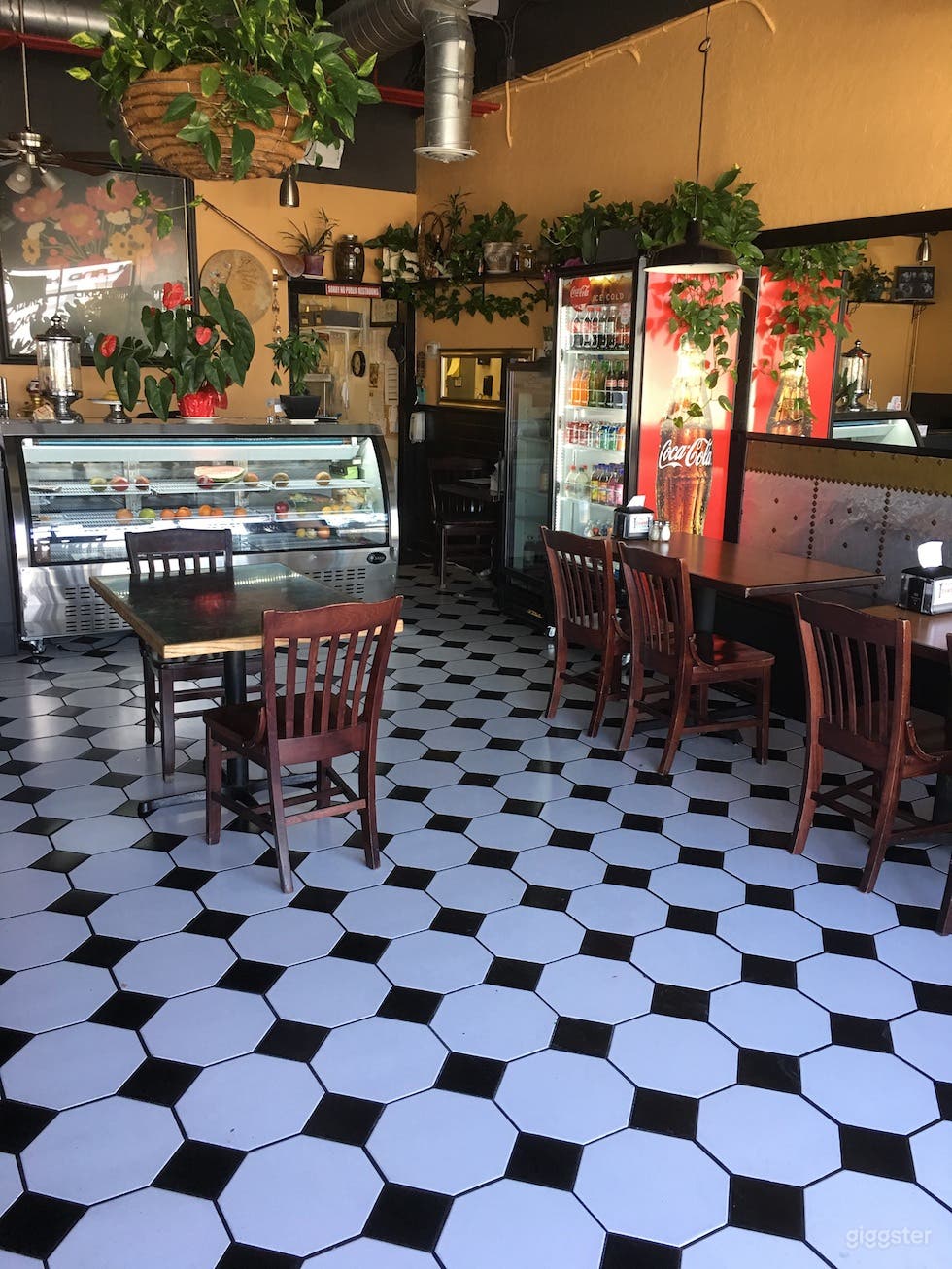 #7000 Diner/Cafe Woodland Hills Photo 2