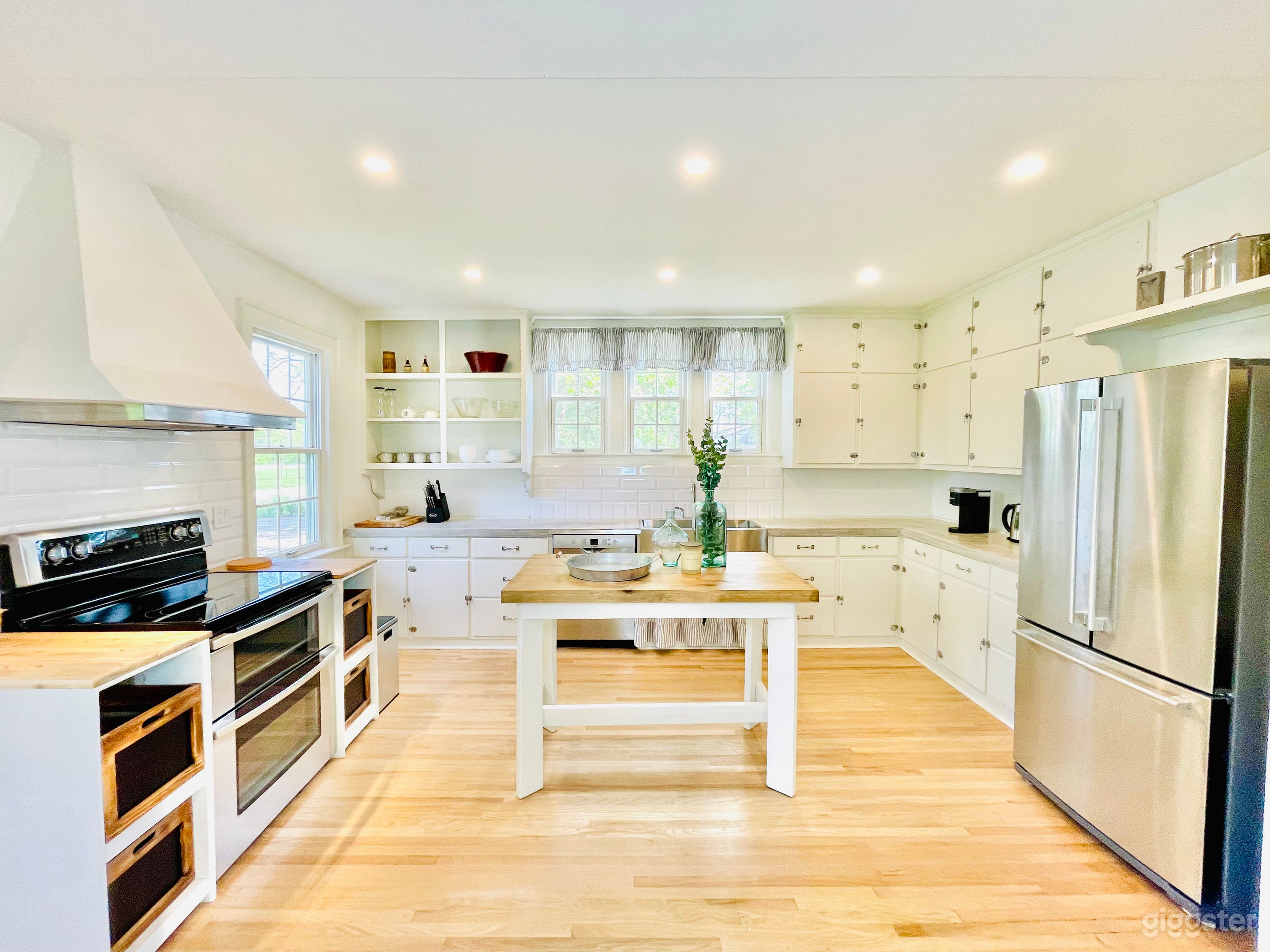 Niagara On The Lake Vineyard+Riverfront Farmhouse Photo 3