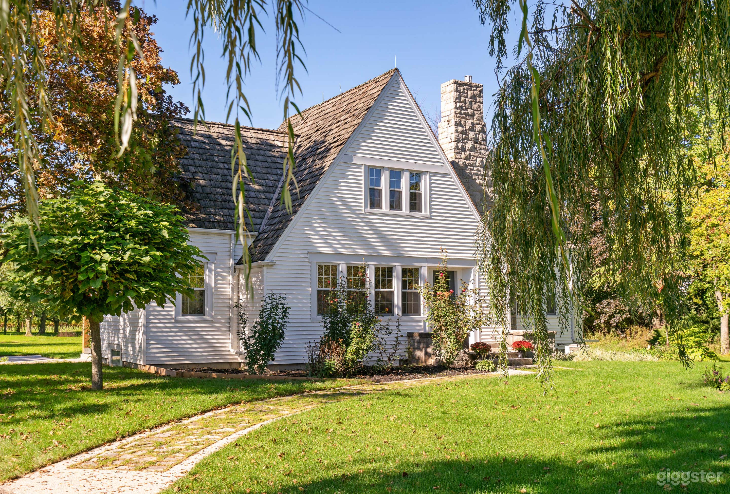 Niagara On The Lake Vineyard+Riverfront Farmhouse Photo 2