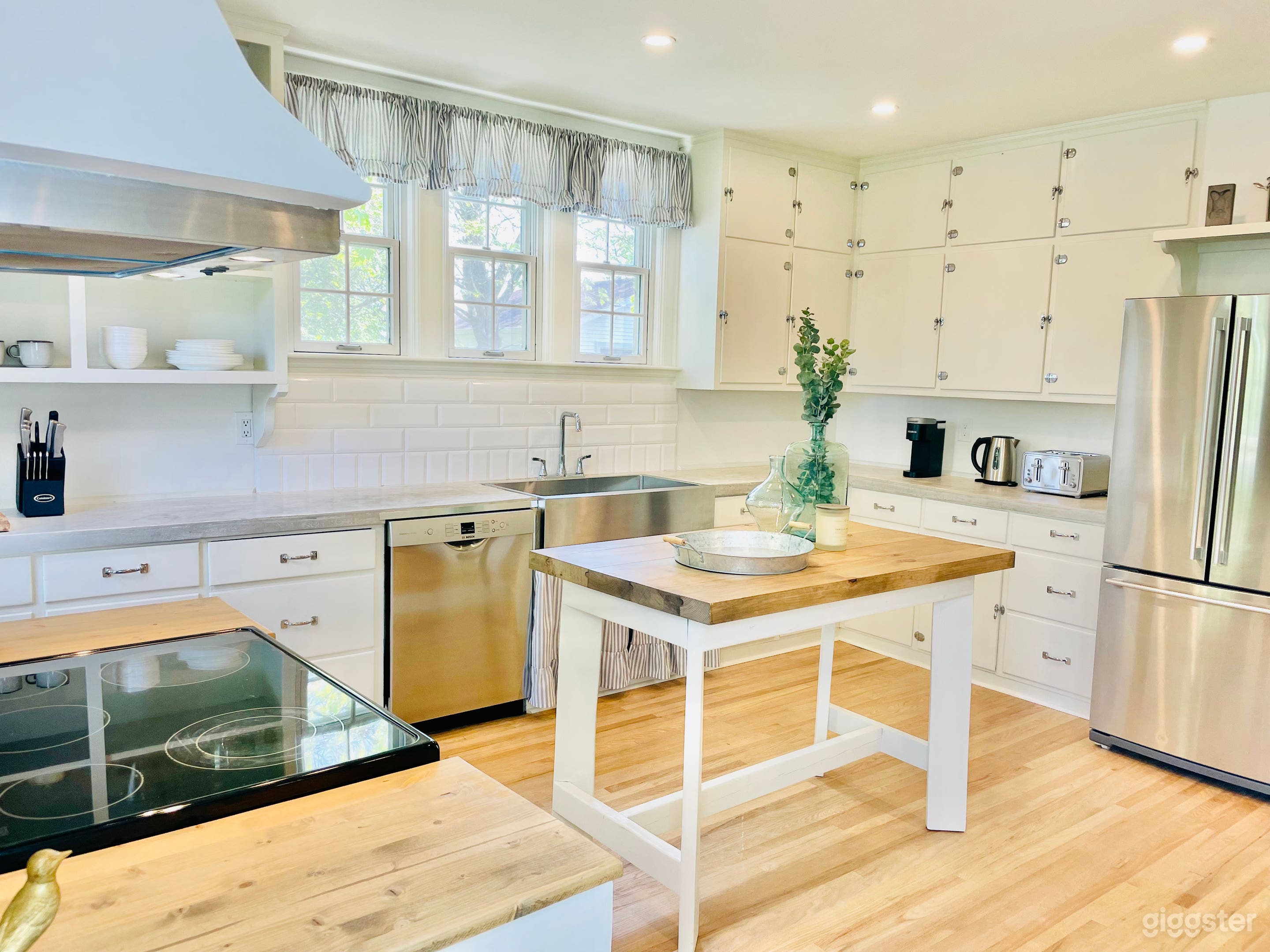 Niagara On The Lake Vineyard+Riverfront Farmhouse Photo 4