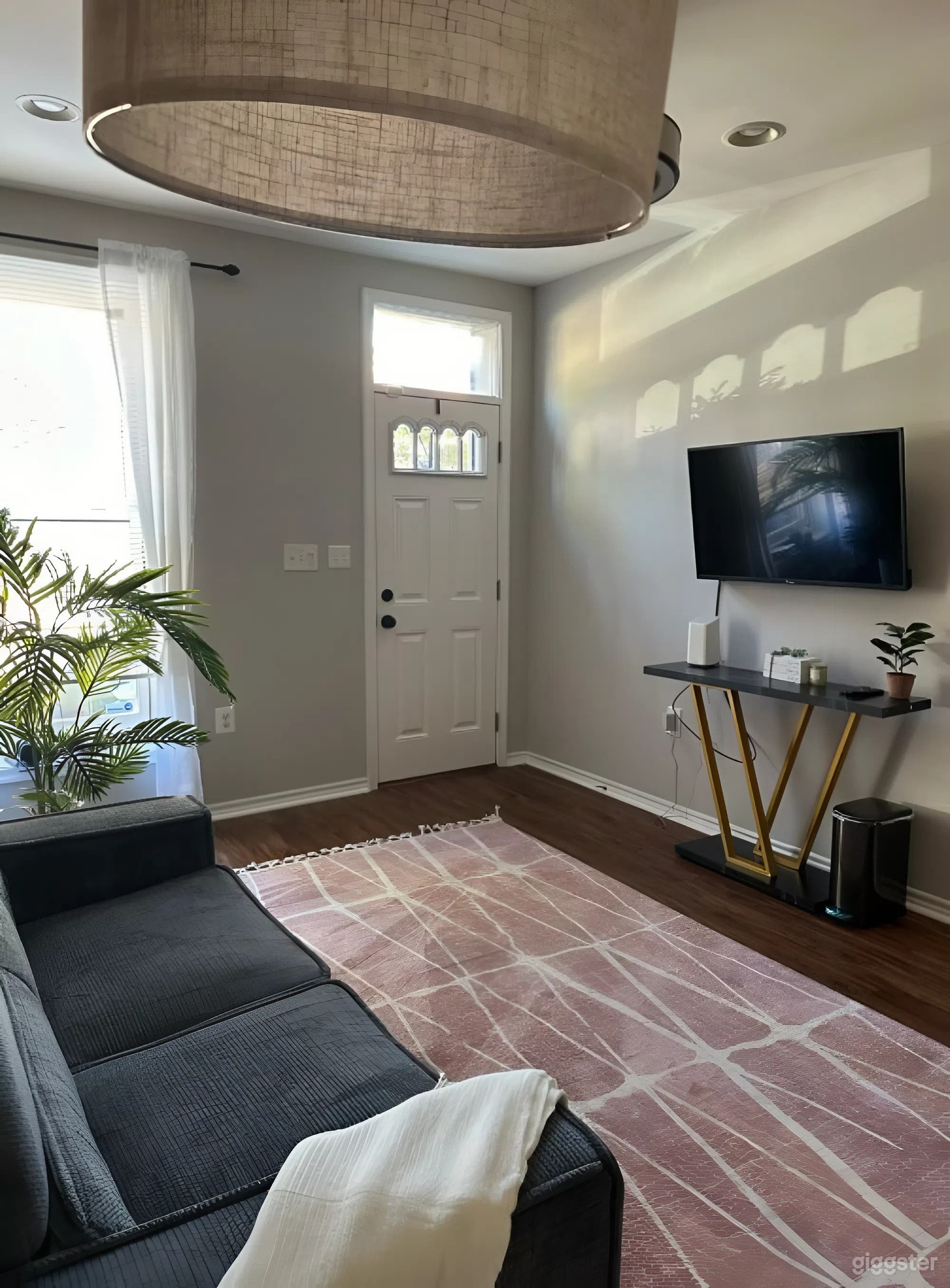 Prime 3-Story Townhouse with Chef’s Kitchen &amp; Private Yard Photo 1