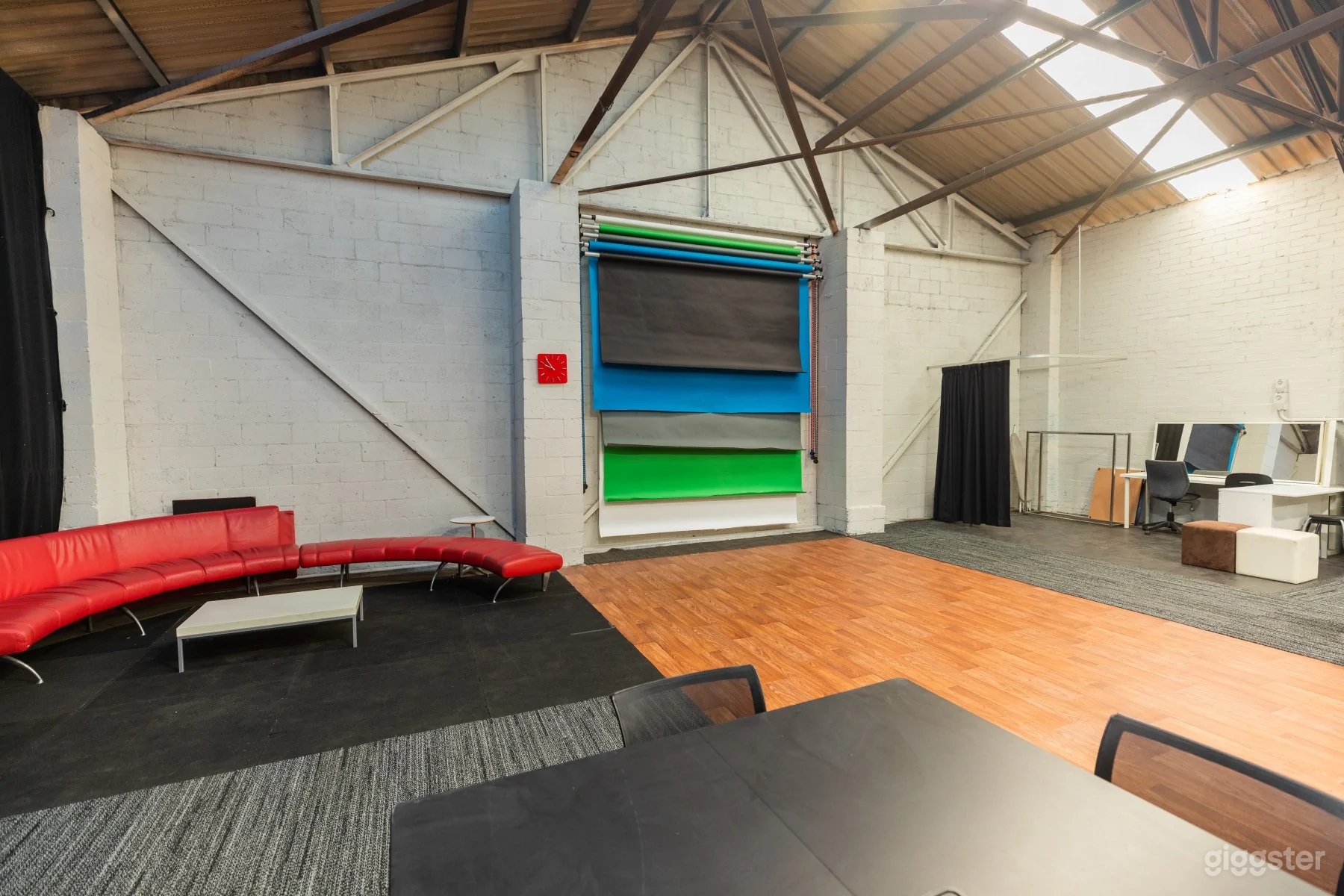 SYDNEY STUDIO 2 Photo 3