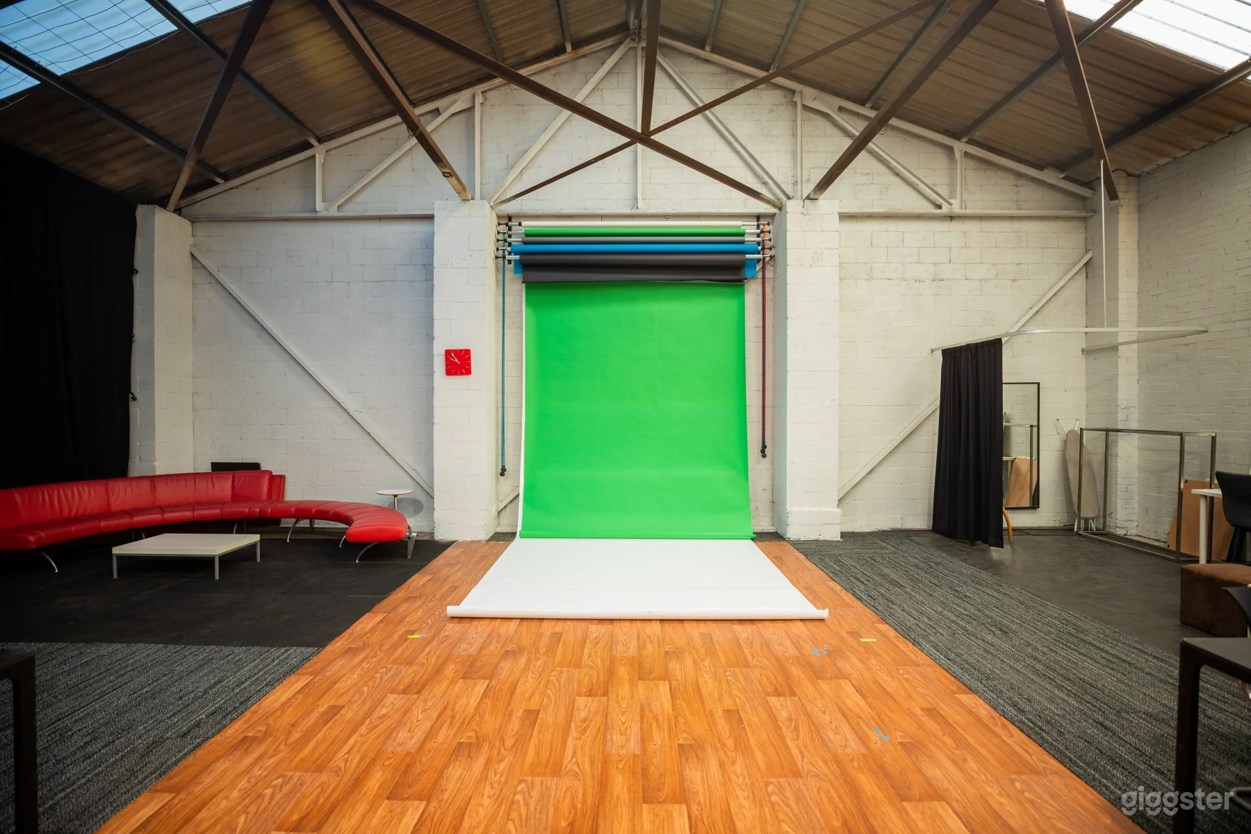 SYDNEY STUDIO 2 Photo 2