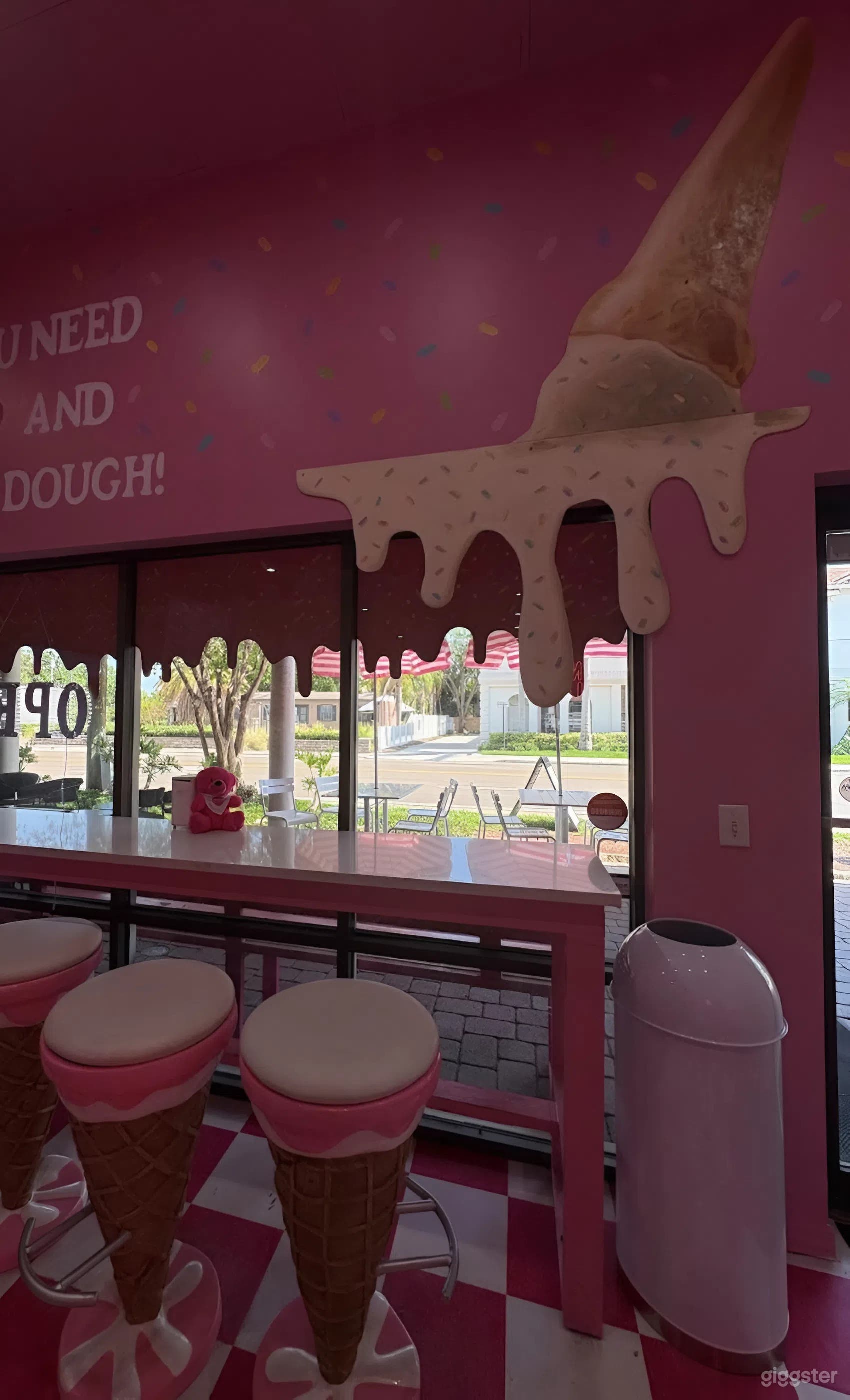 Fabulous Pink Venue for Parties and Pop-Ups Photo 4