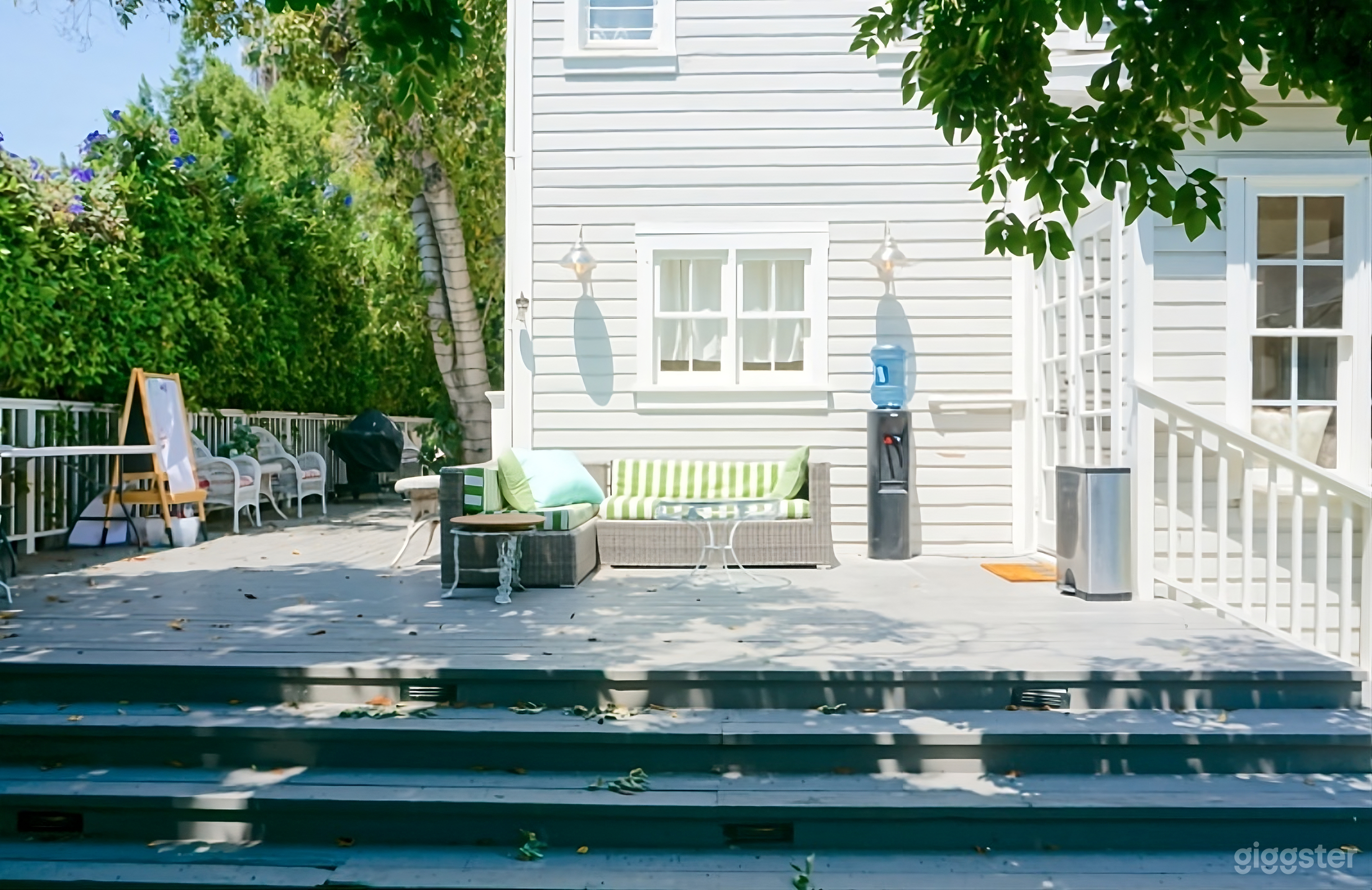 Enchanting Backyard with Treehouse Photo 4