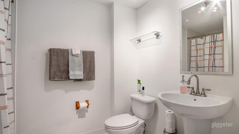  Modern Loft | 2 Balconies | City&River ; Views  