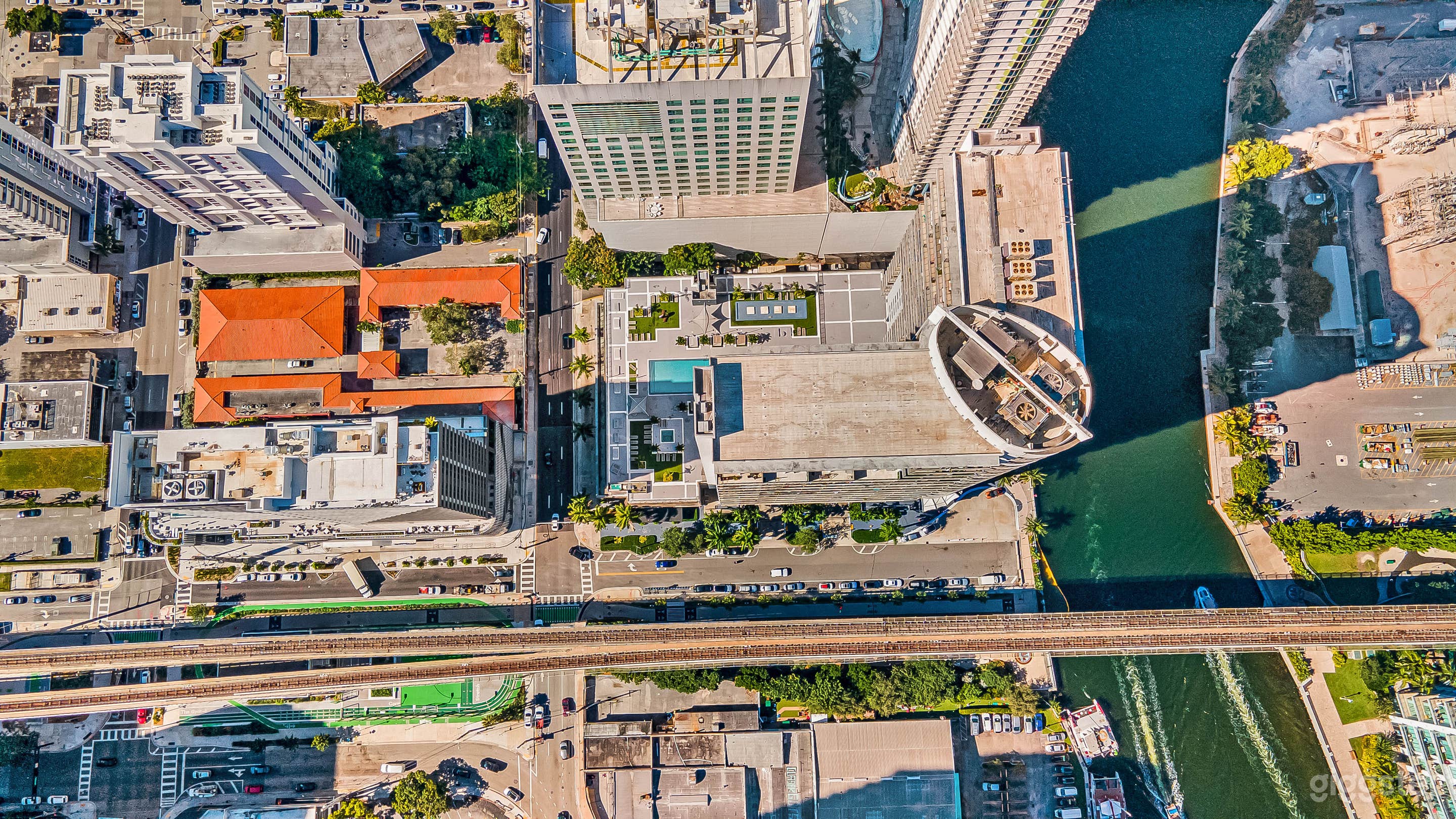 Modern Loft | 2 Balconies | City&amp;River ; Views  Photo 2