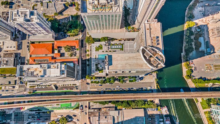  Modern Loft | 2 Balconies | City&River ; Views  