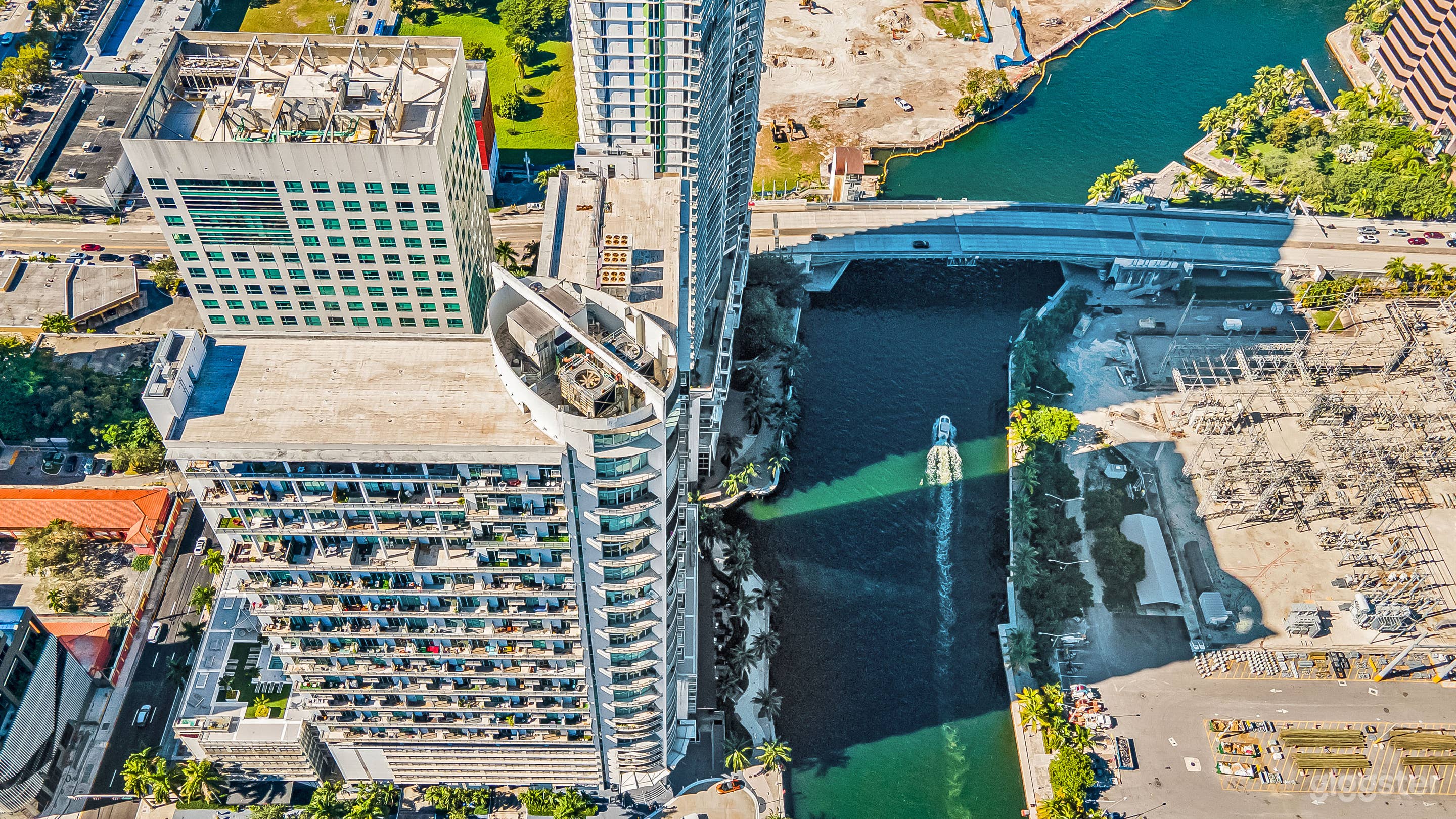 Modern Loft | 2 Balconies | City&amp;River ; Views  Photo 3