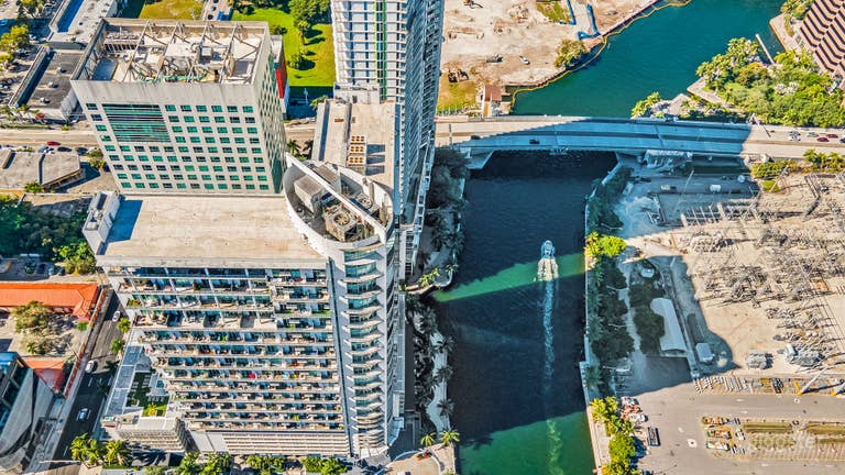  Modern Loft | 2 Balconies | City&River ; Views  
