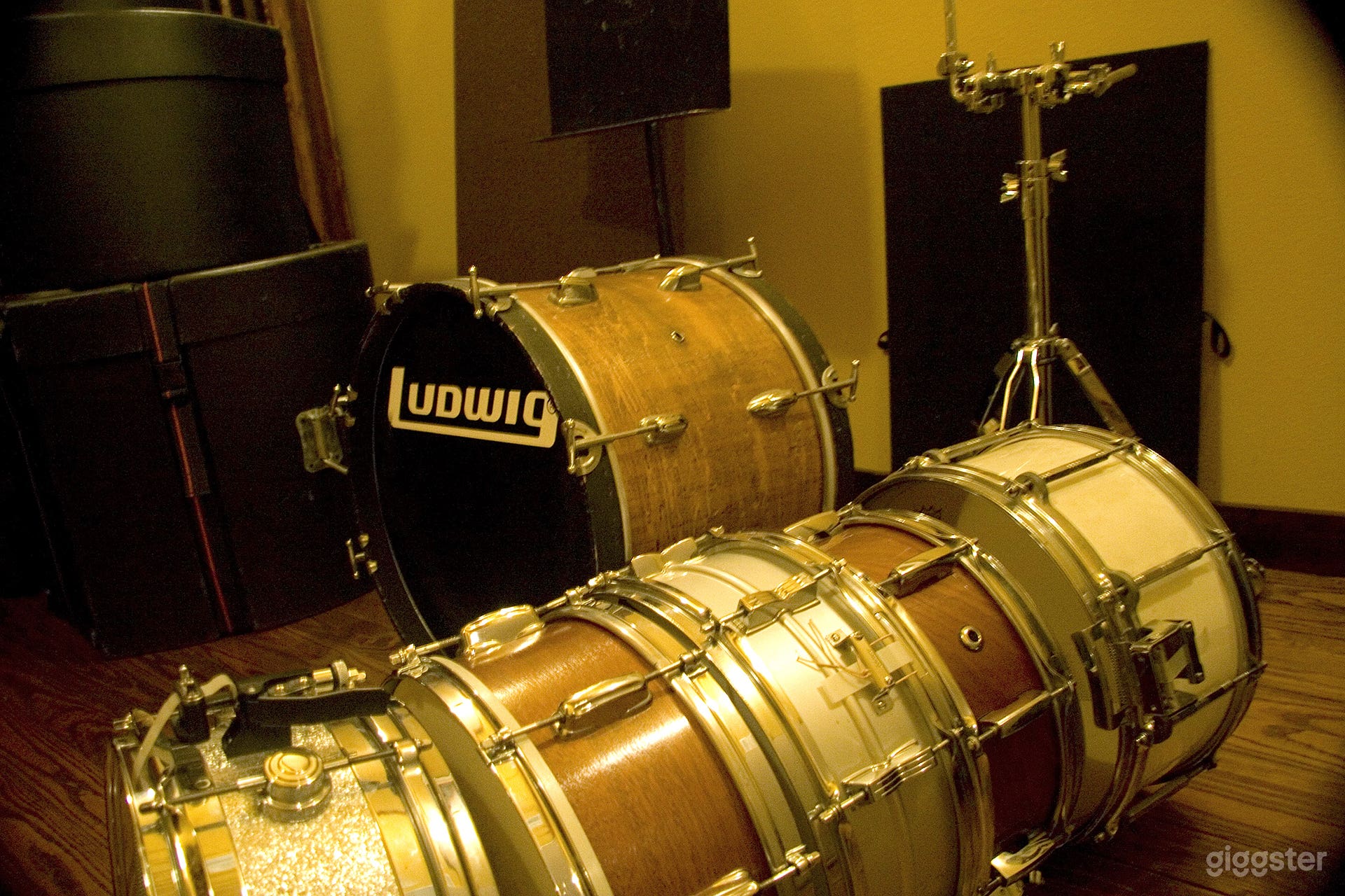 Studio B - Well Suited Studio for Rock to Hip-Hop, Pop to R&amp;B Photo 4