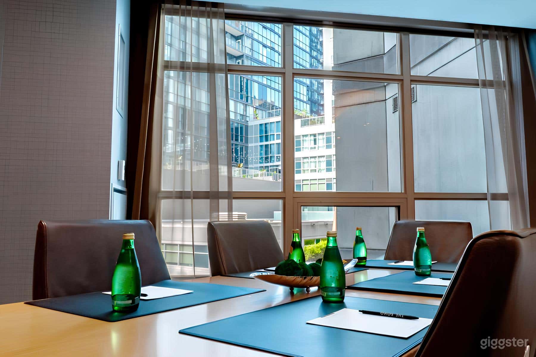 Elegant Meeting Room for up to 6 Guests Photo 2