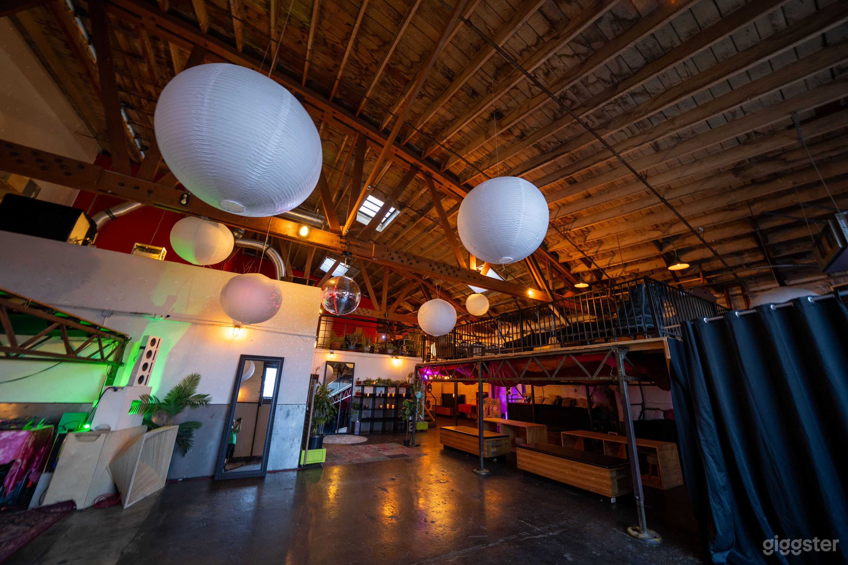 Versatile Arts District Loft for Events &amp; Productions Photo 3