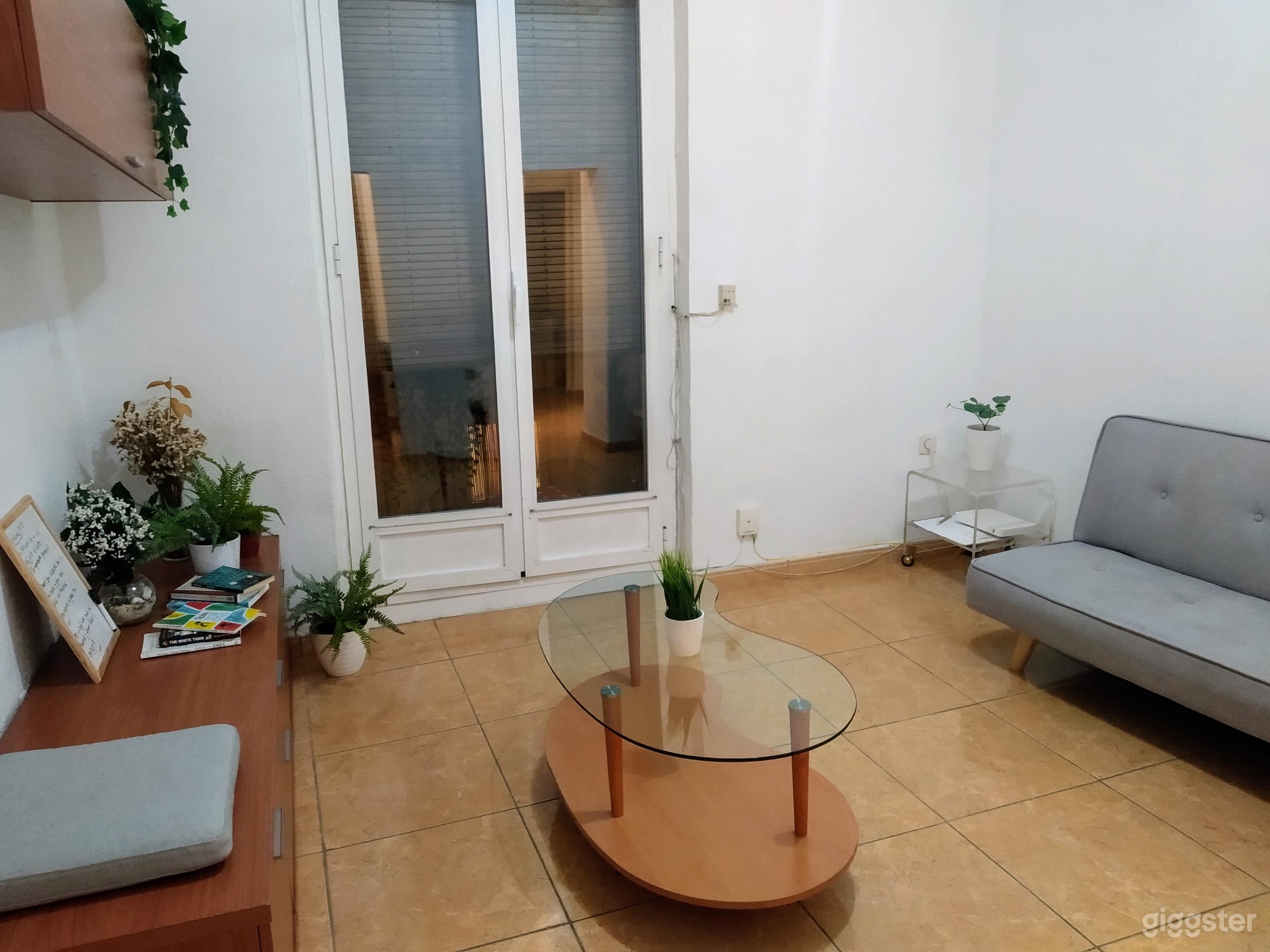 Apartment in typical spanish corrala- Madrid Photo 1