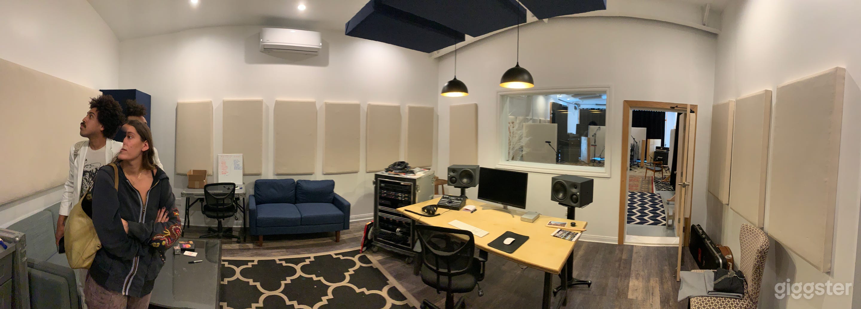 Beautiful Recording / Photo Studio with 14’ window doors Photo 1