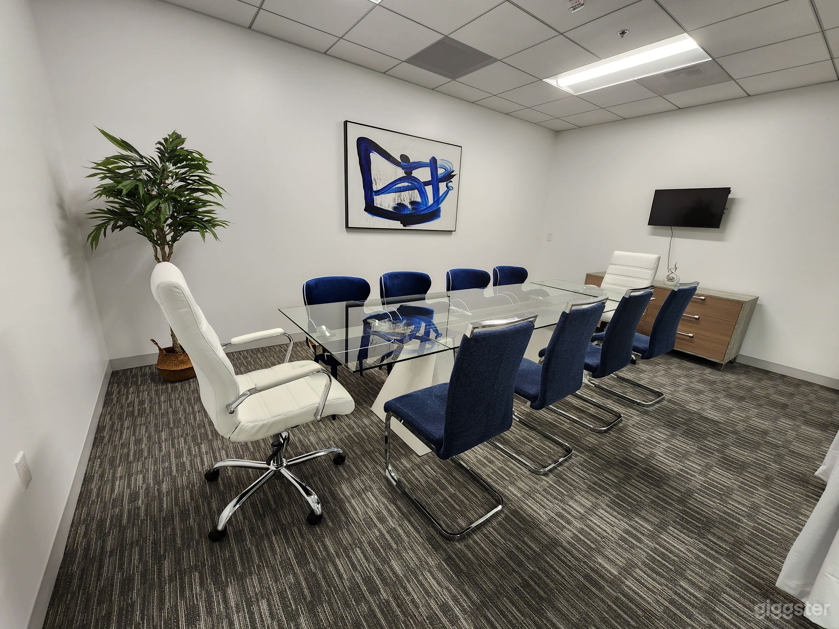 PROMO:  Luxury office, building and location  Photo 1