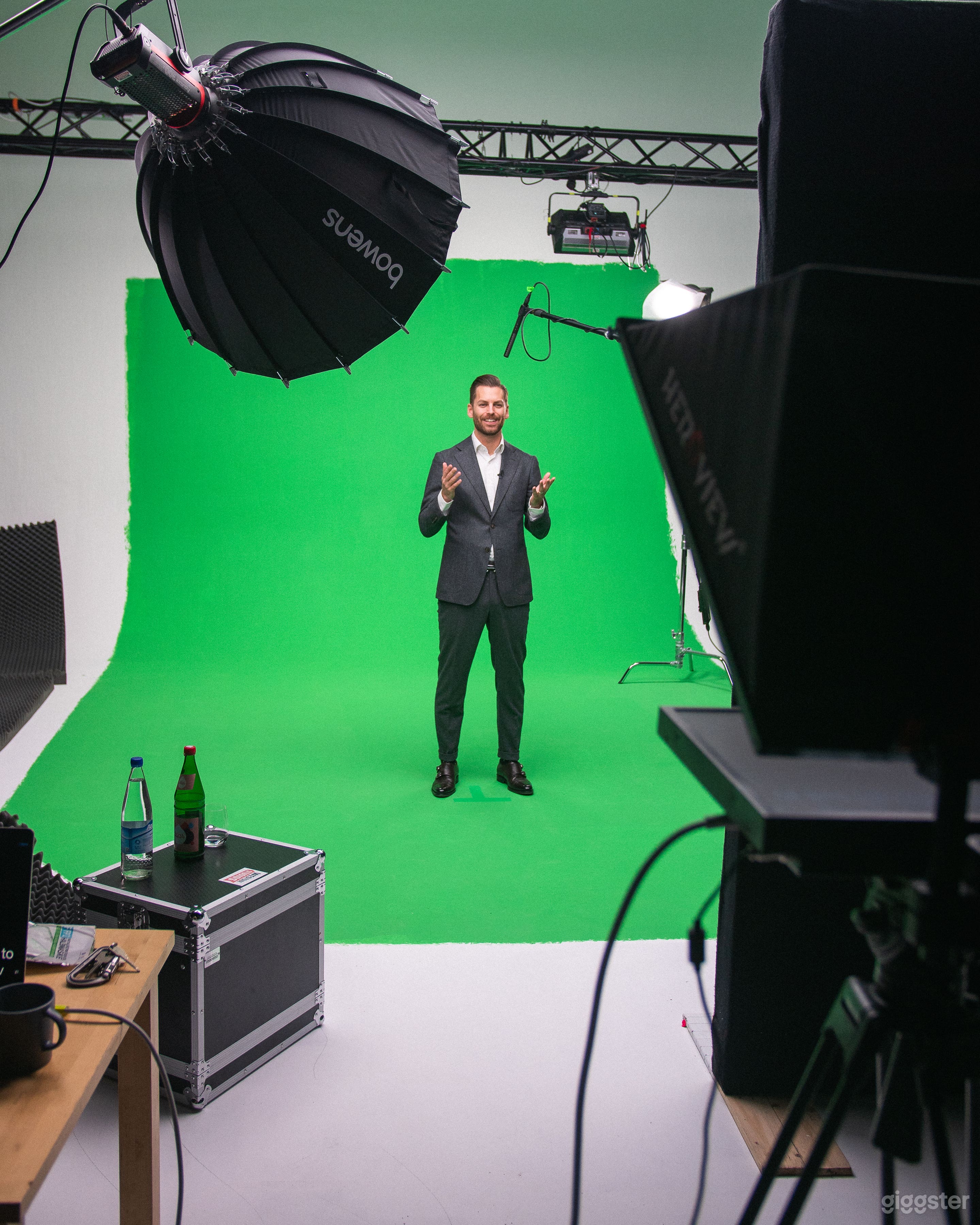 The perfect green screen (from 80sqm to 200sqm green)
