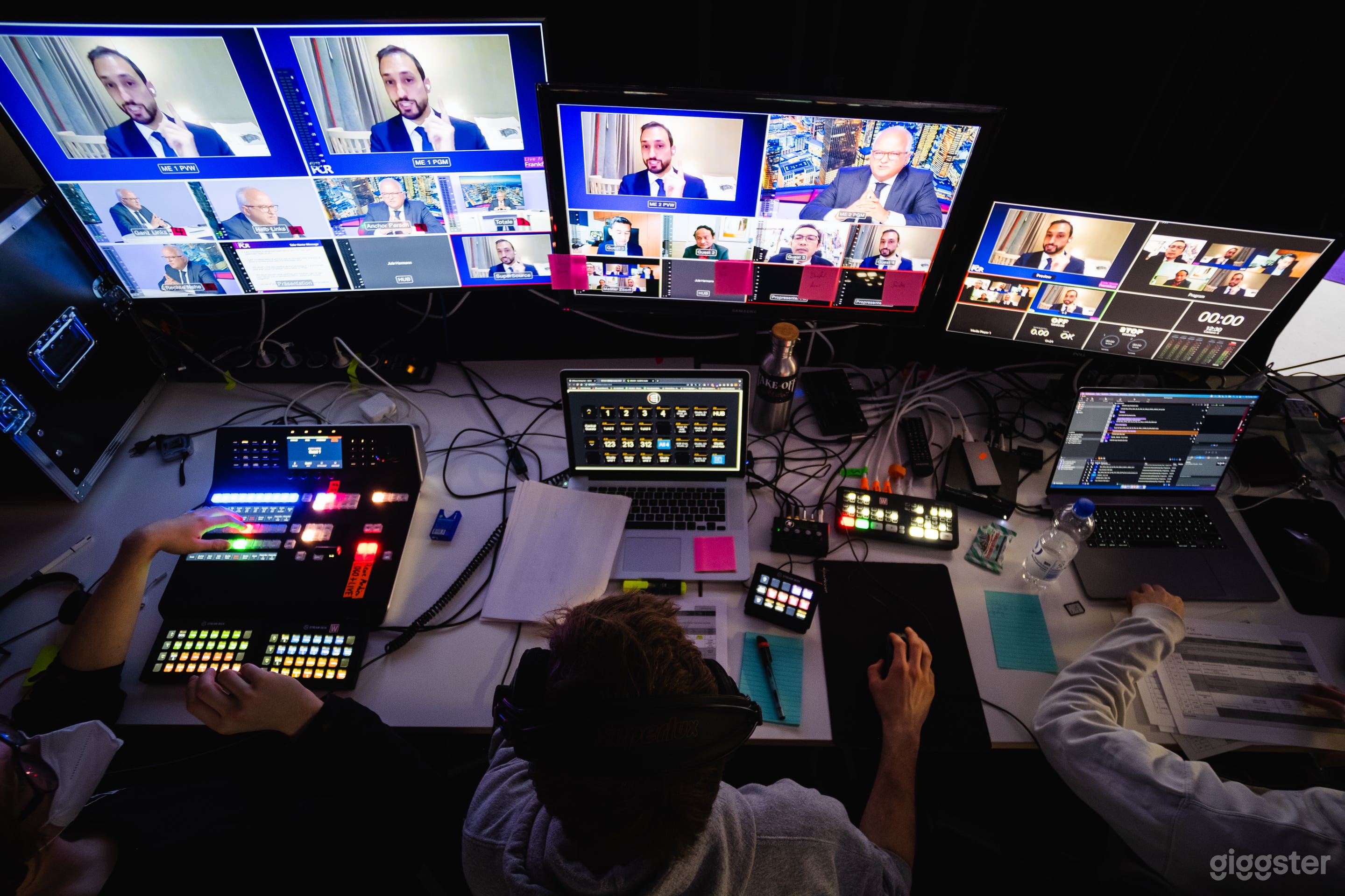 Livestream behind the scenes