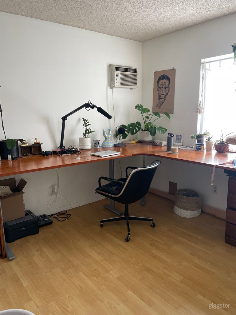  Office space with large L shaped wooden desk providing ample surface area. Great for a make-up or dressing room. 
