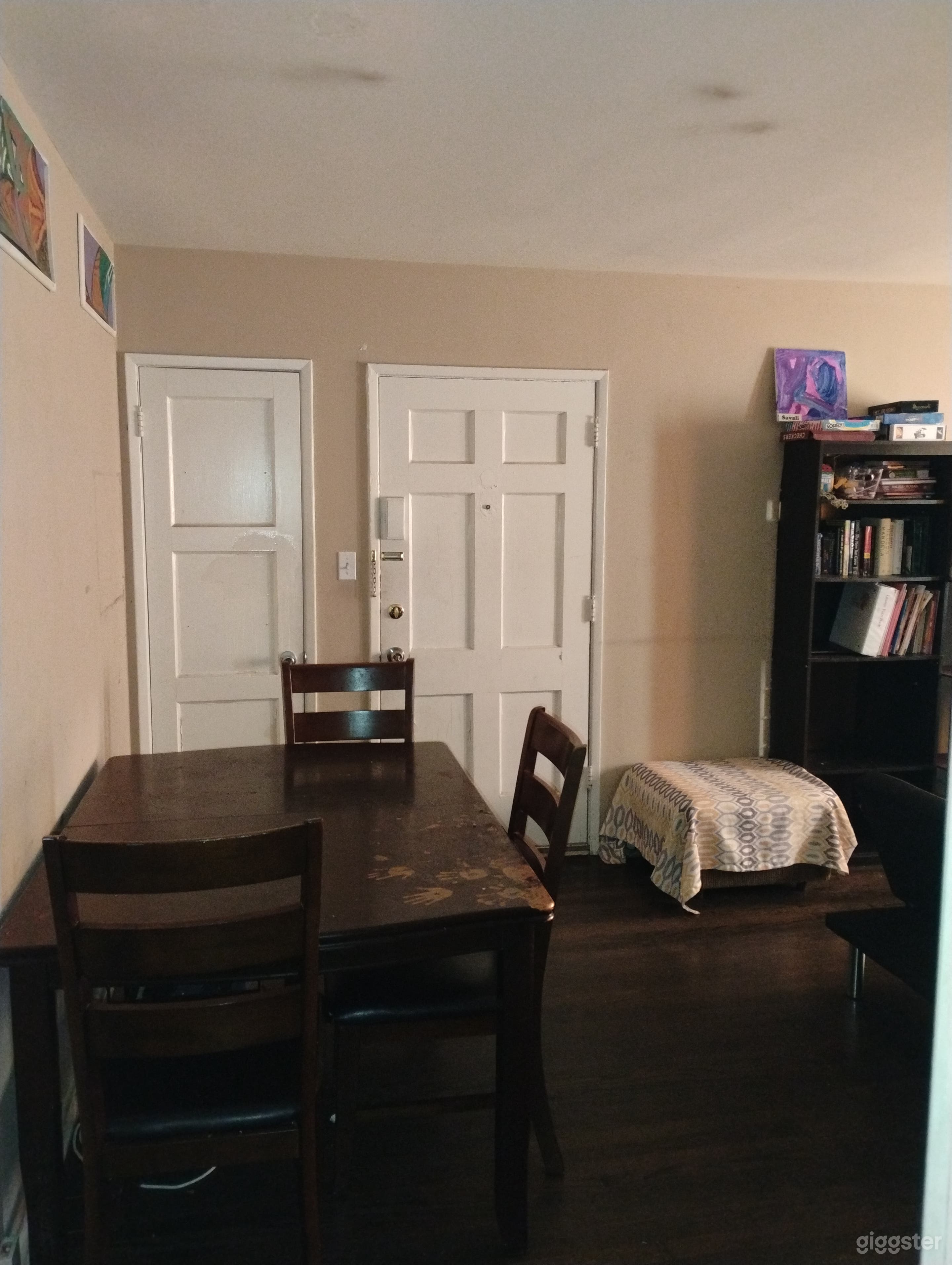 Colorful modest one bedroom apartment  Photo 3