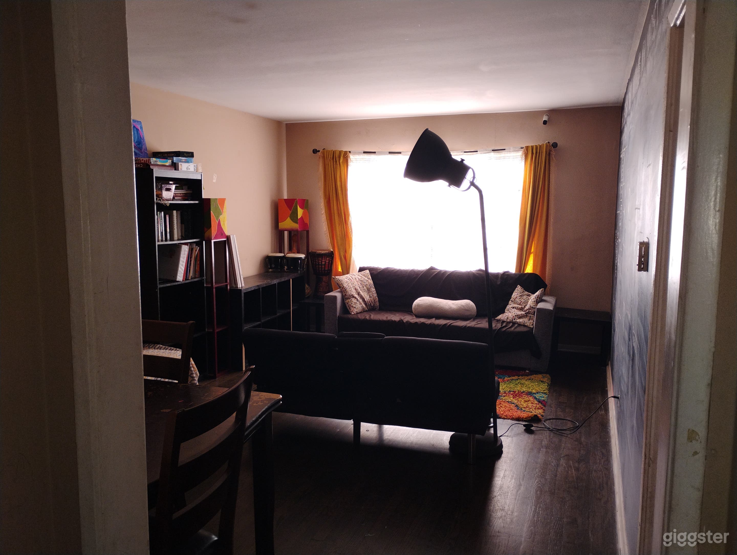 Colorful modest one bedroom apartment  Photo 2