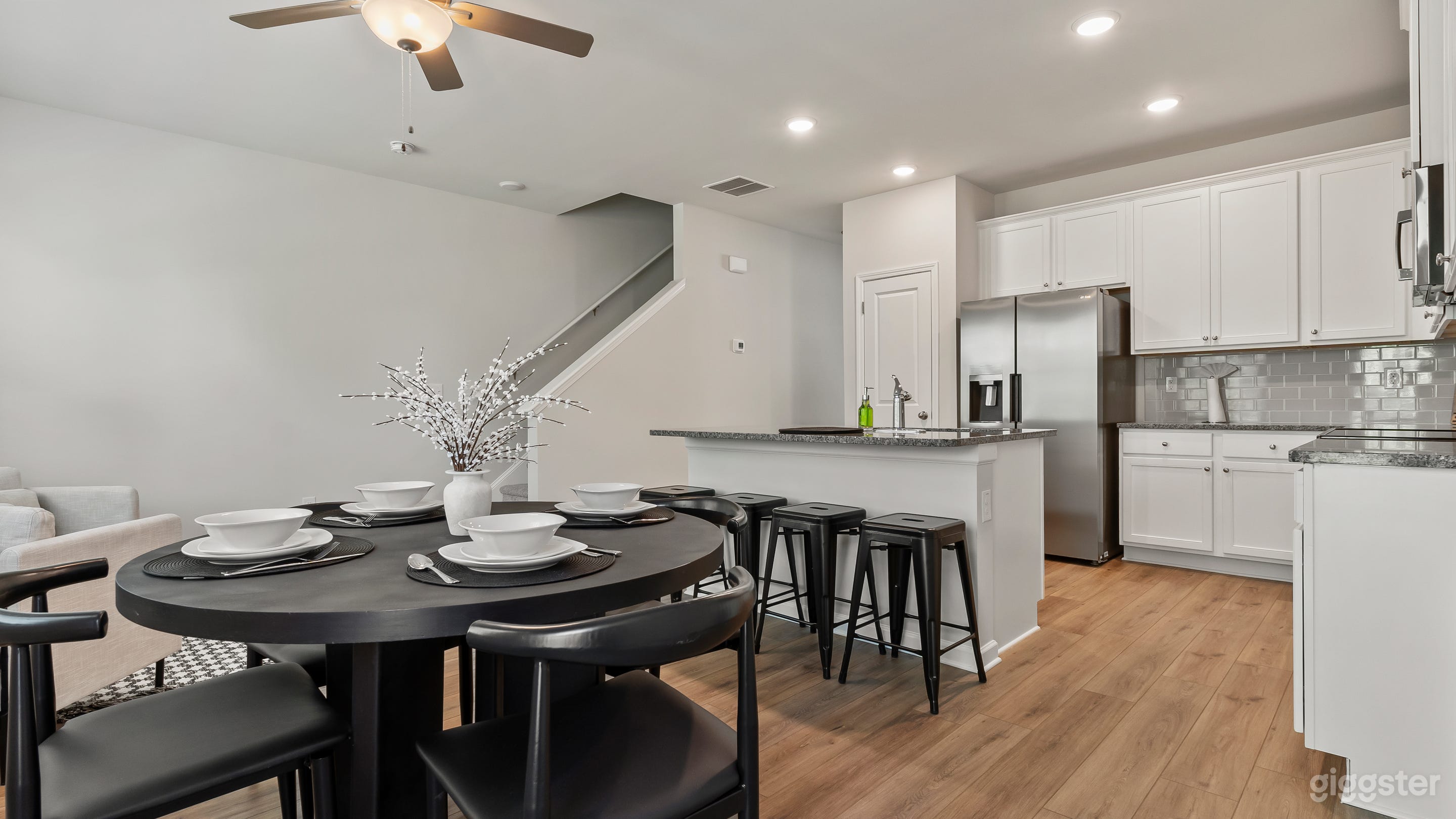 New Secluded cozy 3 bdr townhome Photo 1