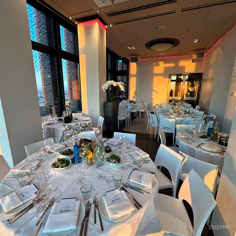  Lugar de eventos elegante con vista al skyline y a la ciudad 