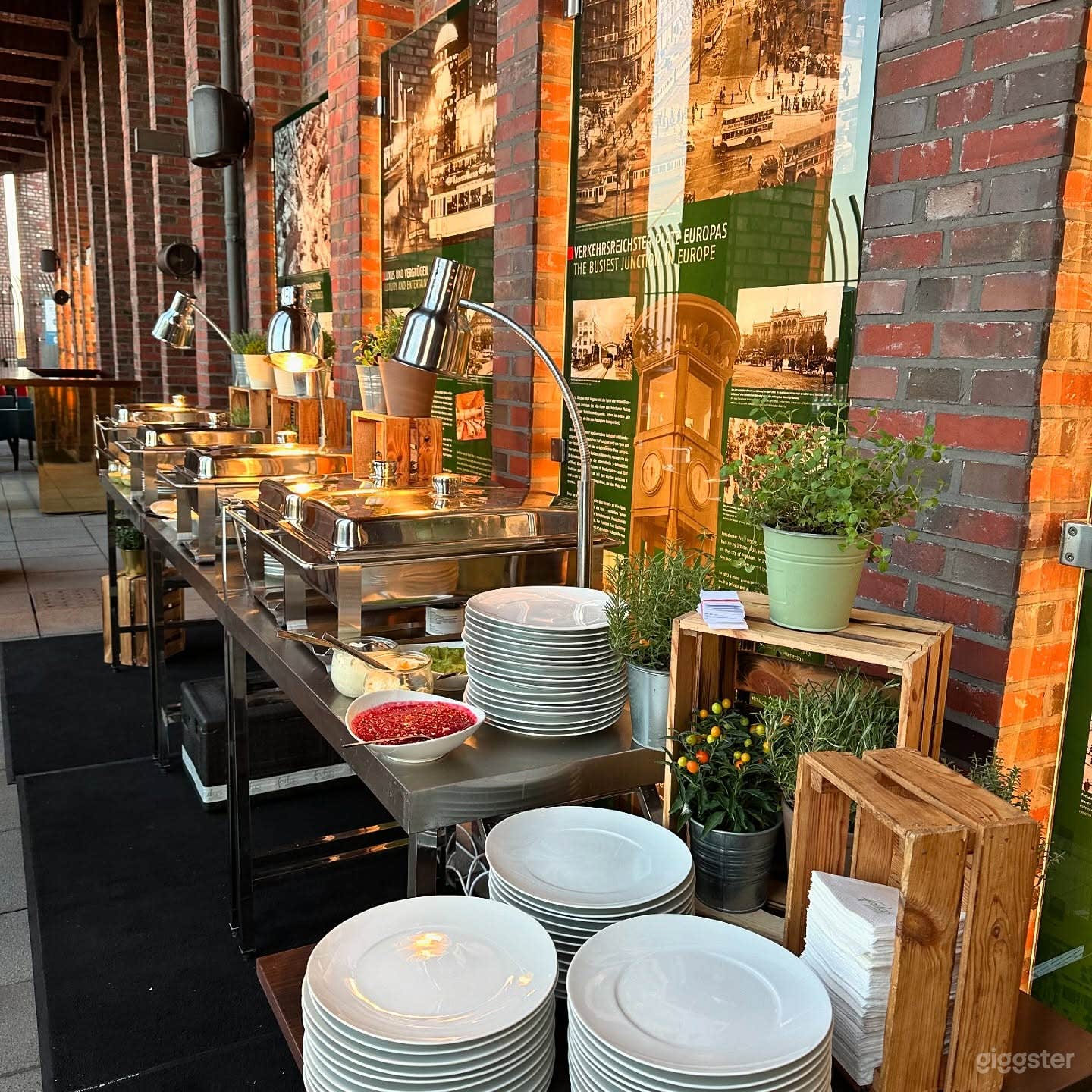 Elegante Event-Location mit Skyline- und Stadtblick Foto 3