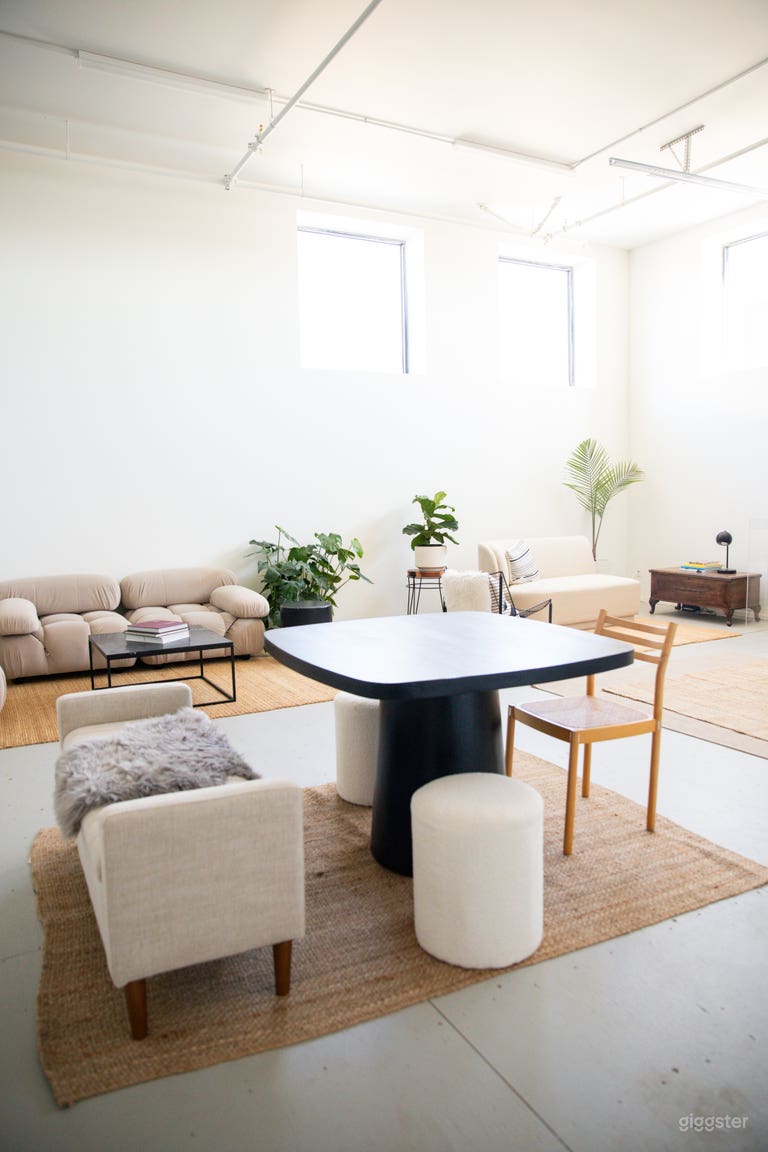  Magazzino Arieggiato Progettato per Ispirare nel Cuore di East Van 