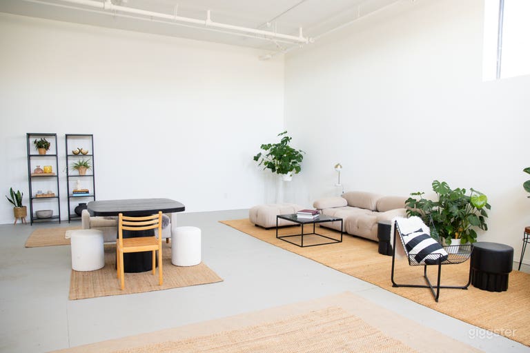  Magazzino Arieggiato Progettato per Ispirare nel Cuore di East Van 