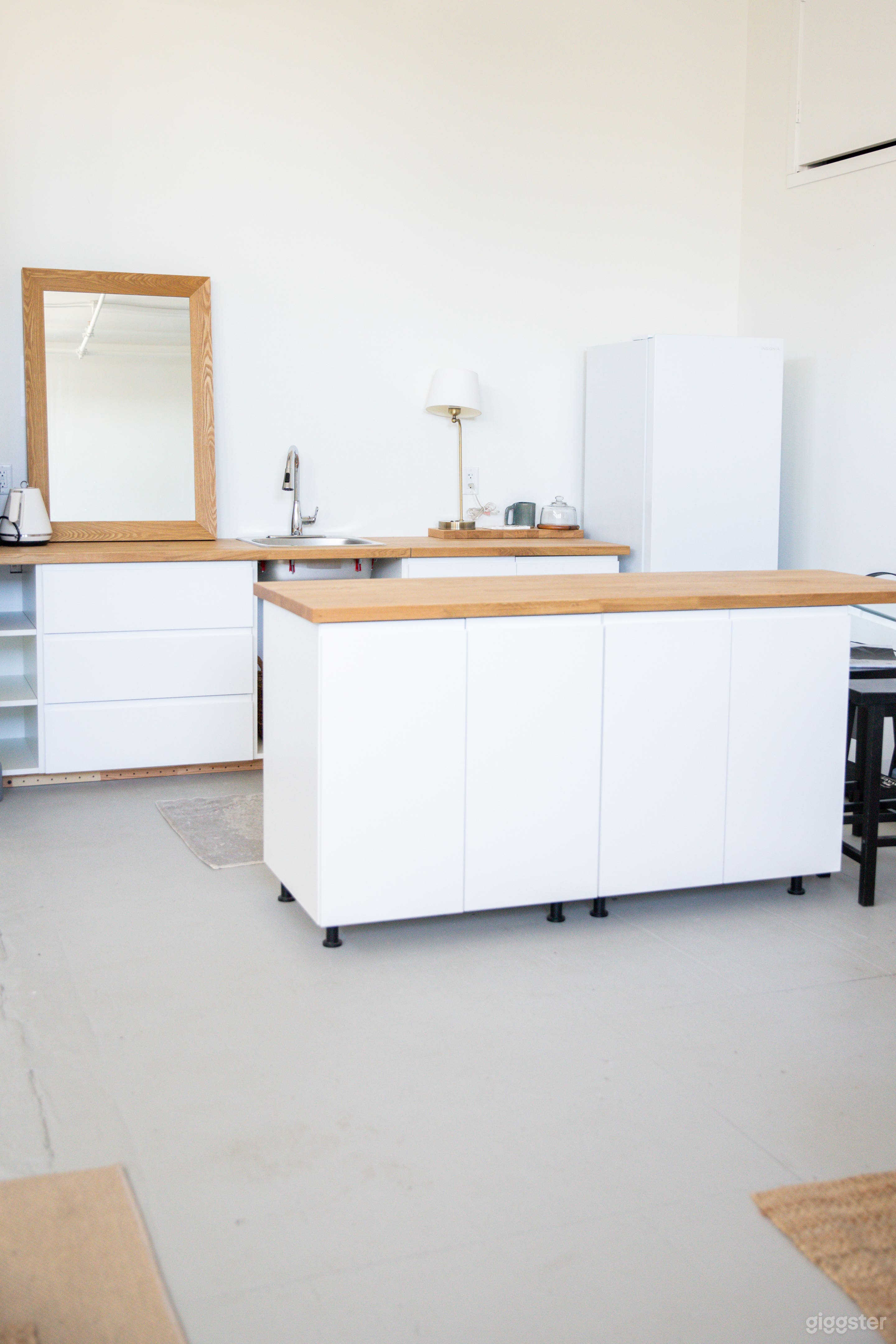 Airy Warehouse Designed to Inspire in the Heart of East Van Photo 4