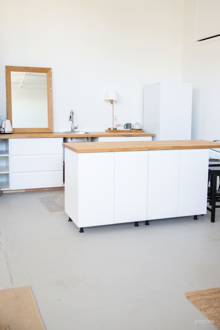  Magazzino Arieggiato Progettato per Ispirare nel Cuore di East Van 